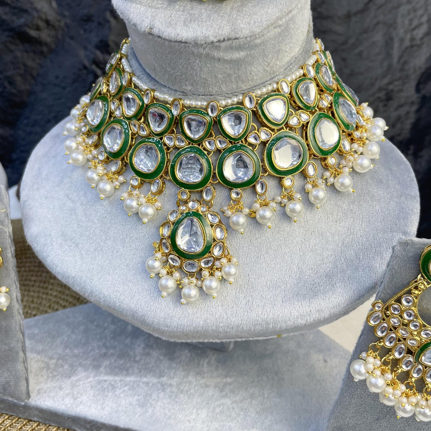 REGAL PEBBLE-CUT CLUSTER KUNDAN NECKLACES