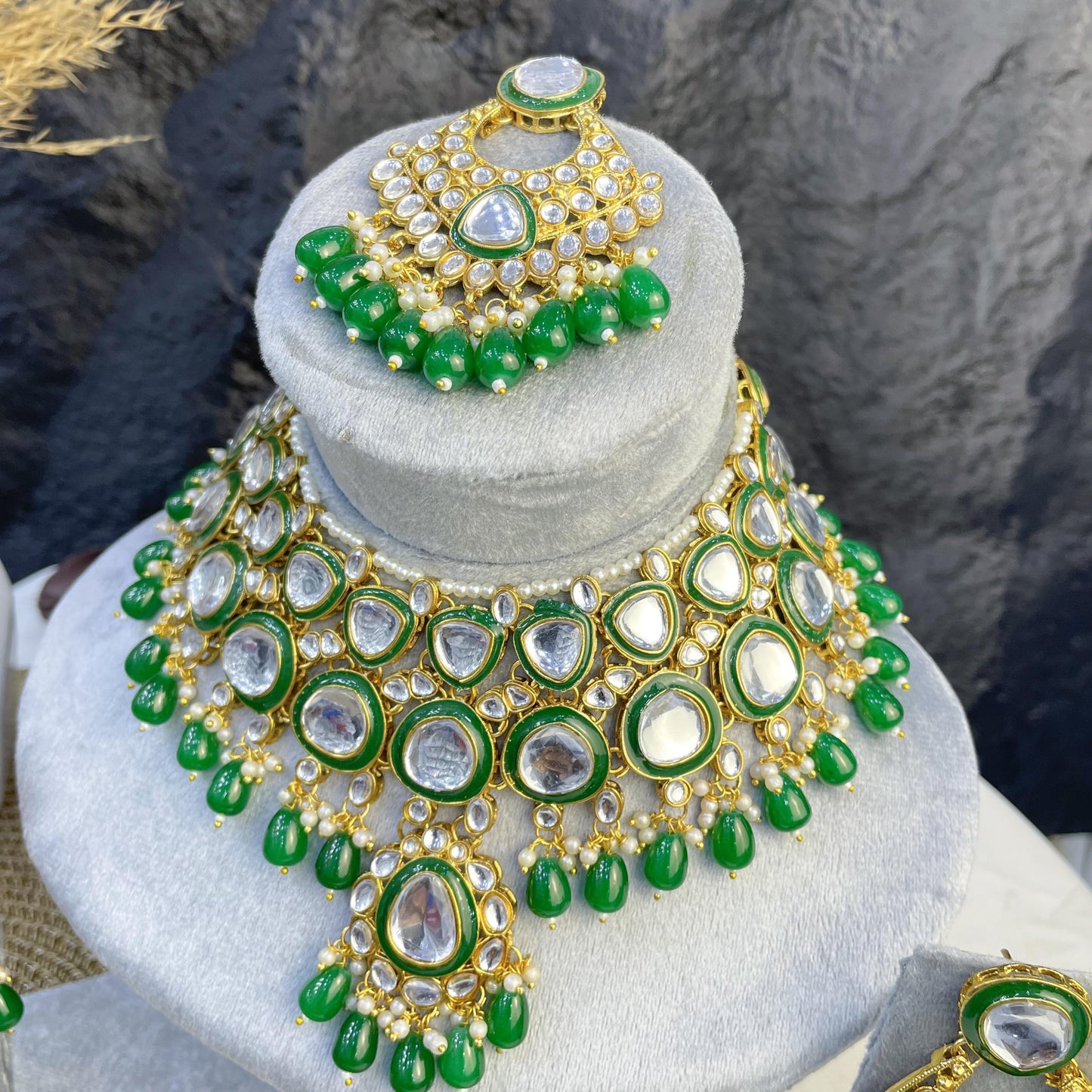 REGAL PEBBLE-CUT CLUSTER KUNDAN NECKLACES