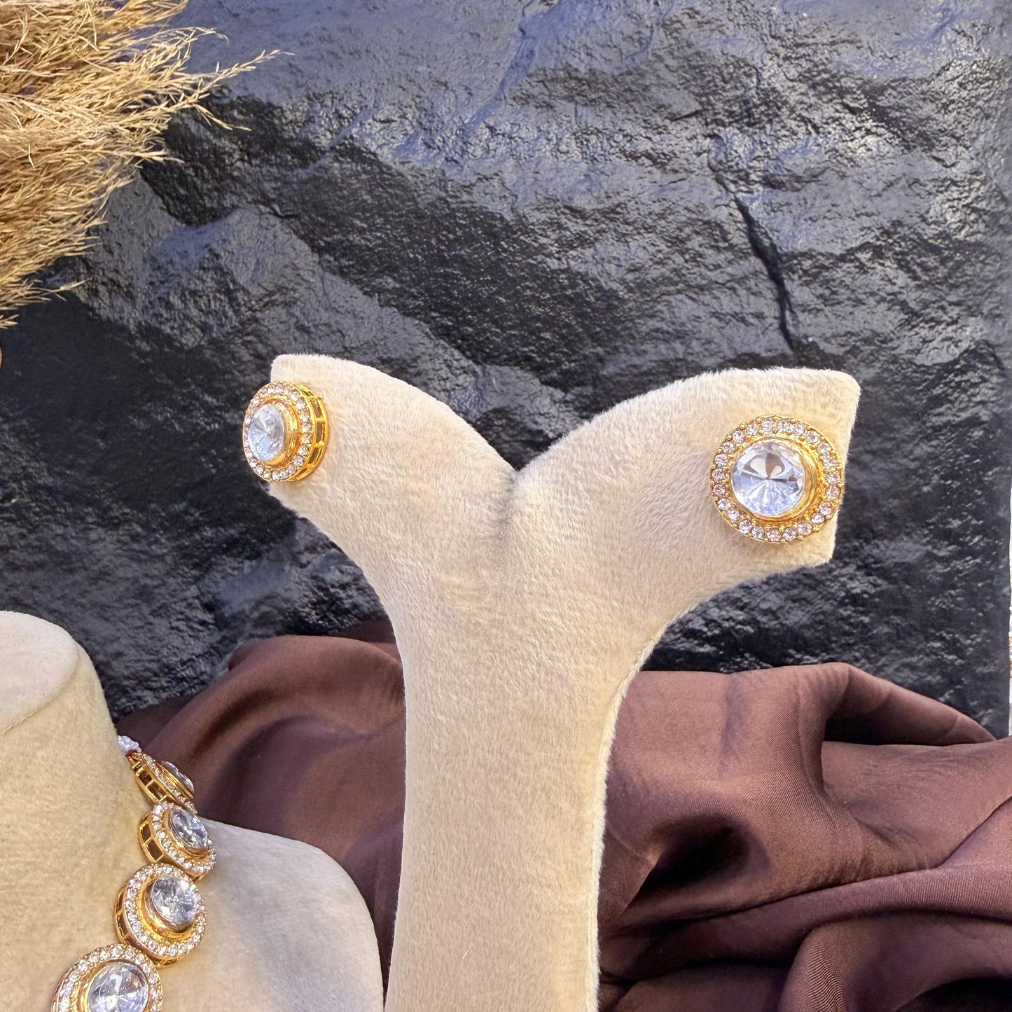 GEOMETRIC ARC KUNDAN NECKLACES