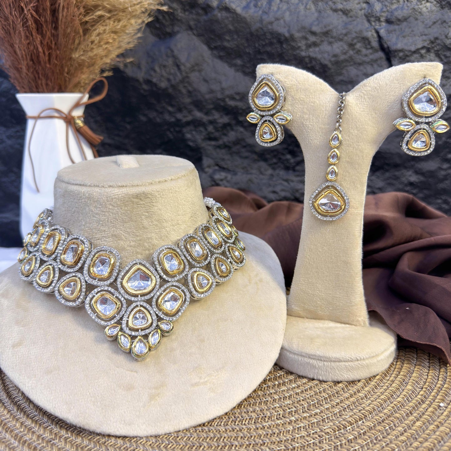 ELITE PEBBLE-CUT CHOKER KUNDAN NECKLACES