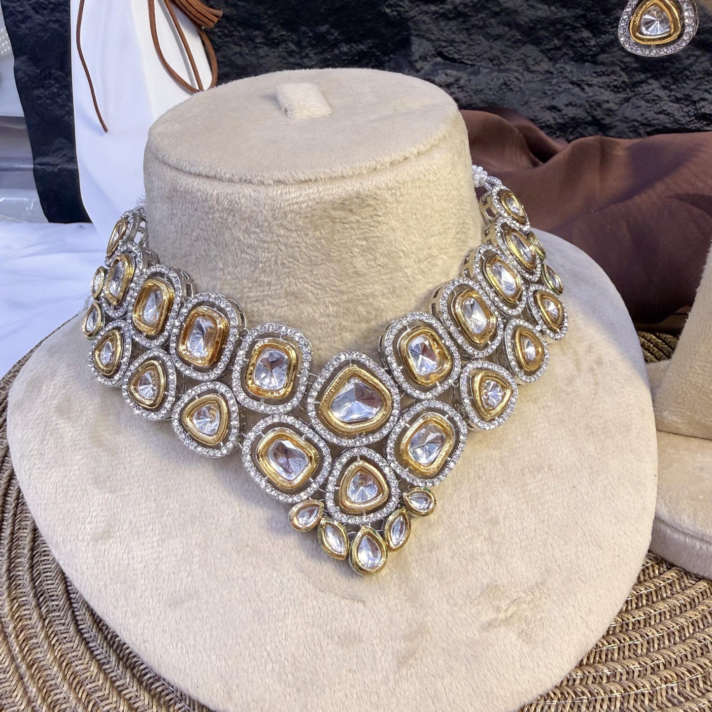 ELITE PEBBLE-CUT CHOKER KUNDAN NECKLACES