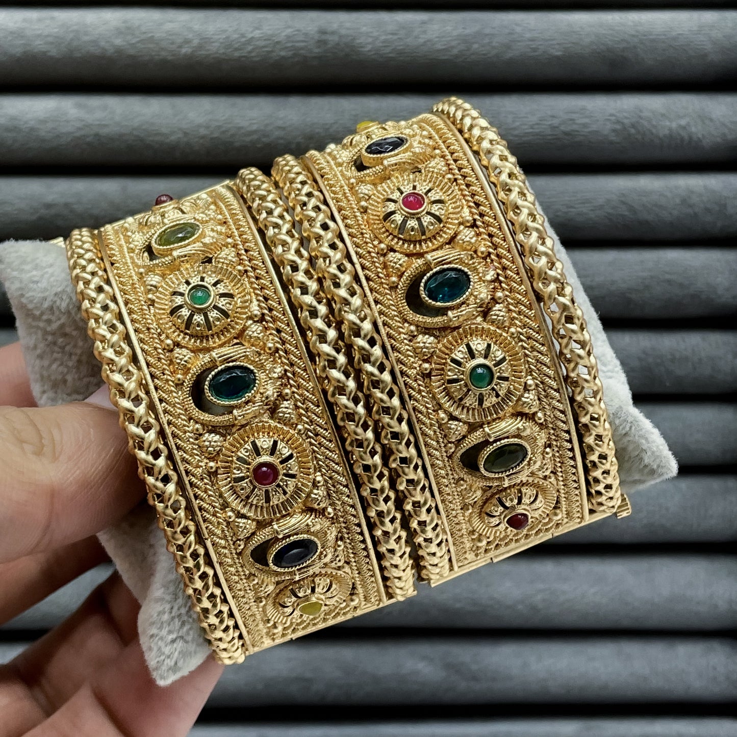 ZAMINDARI CHAKRA RAJWARI BANGLES