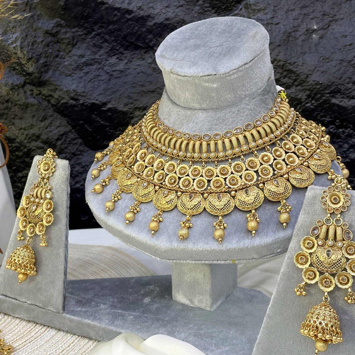 ZAR-E-ANTAK - RAJWARI BRIDAL SET