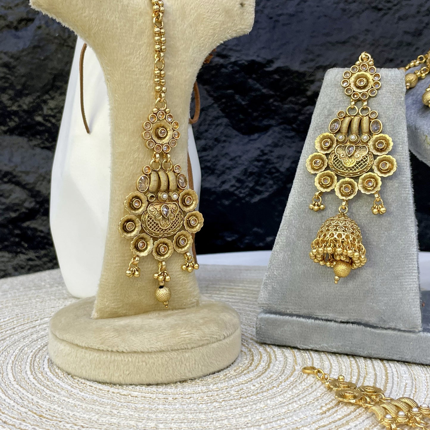 ZAR-E-ANTAK - RAJWARI BRIDAL SET