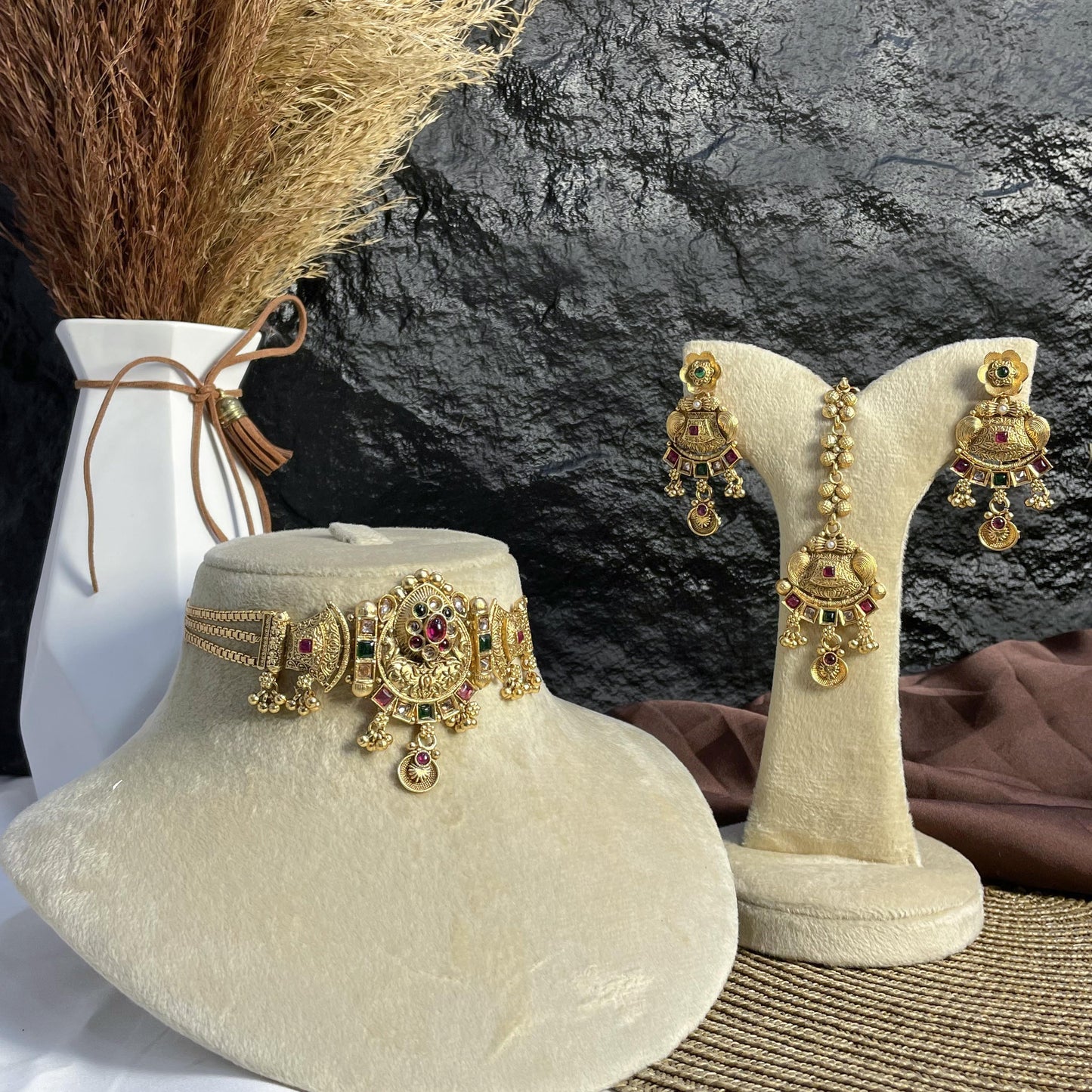 DARBARI MOR RAJWARI CHOKER