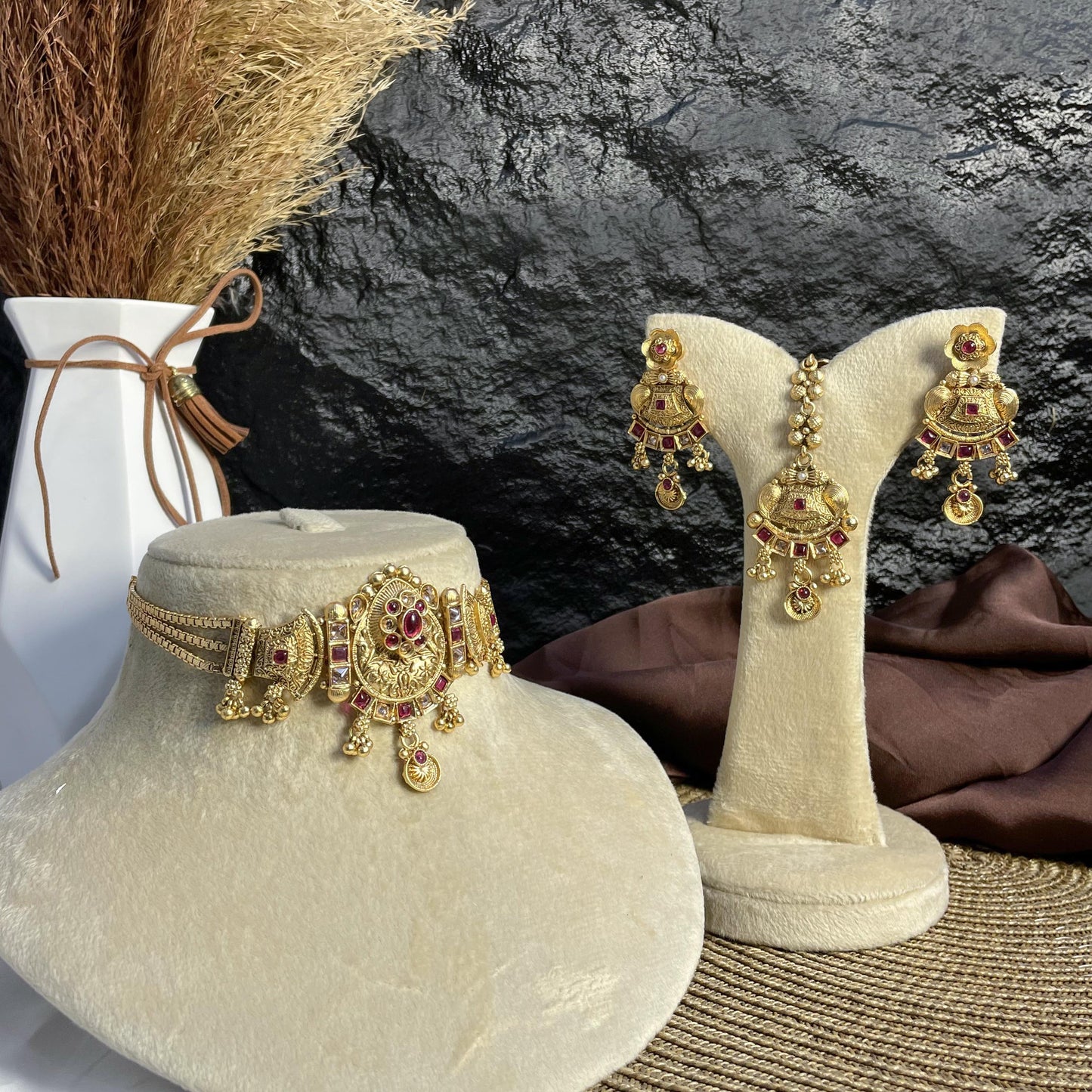 DARBARI MOR RAJWARI CHOKER