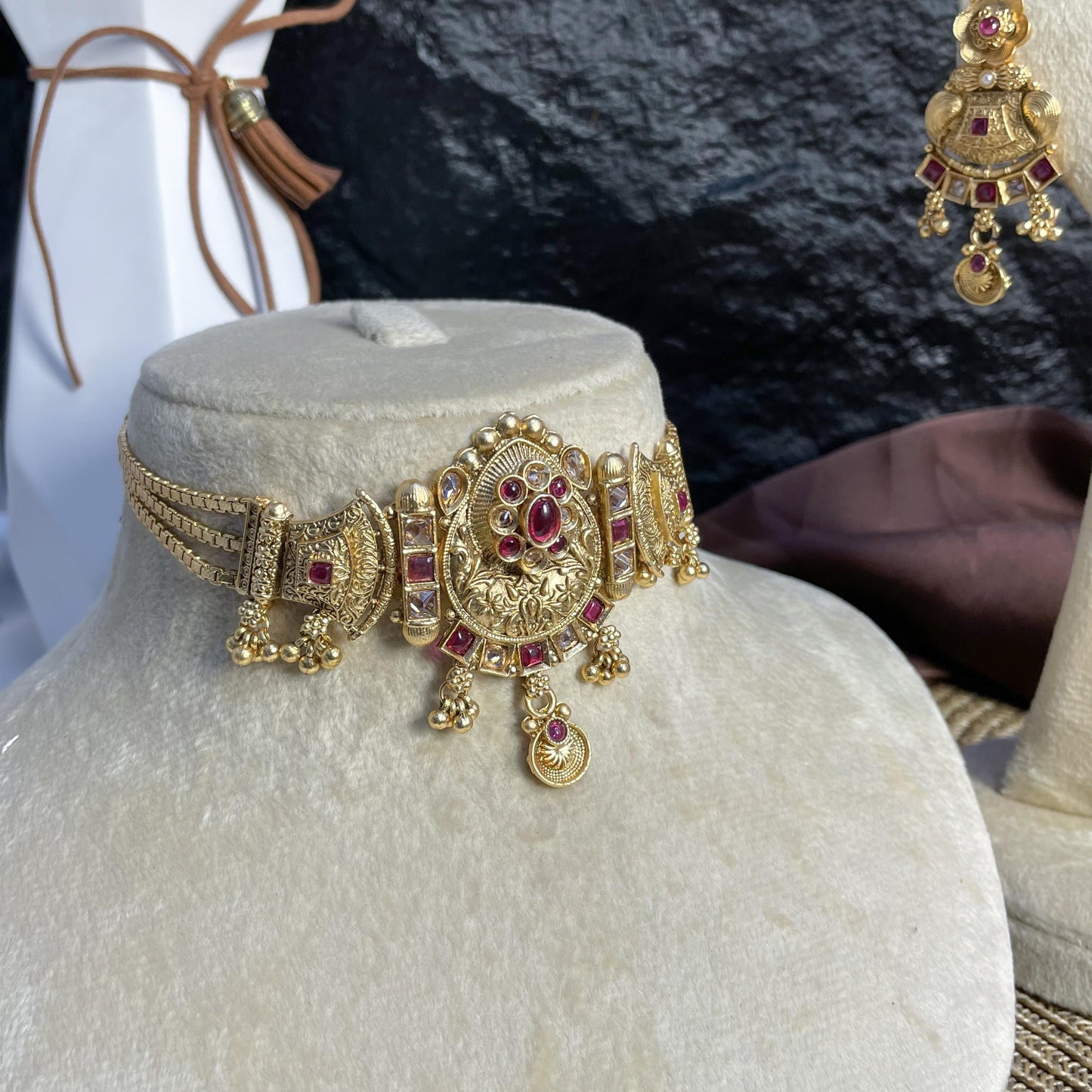 DARBARI MOR RAJWARI CHOKER