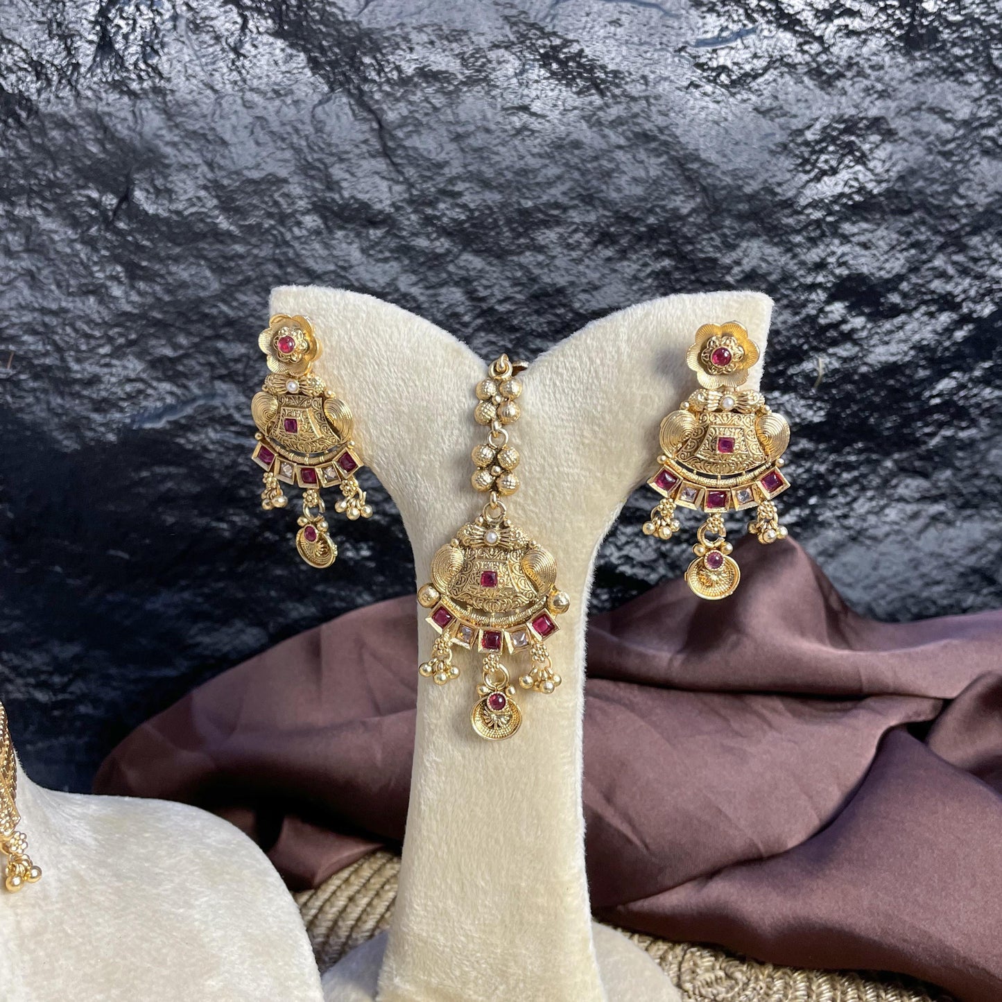 DARBARI MOR RAJWARI CHOKER