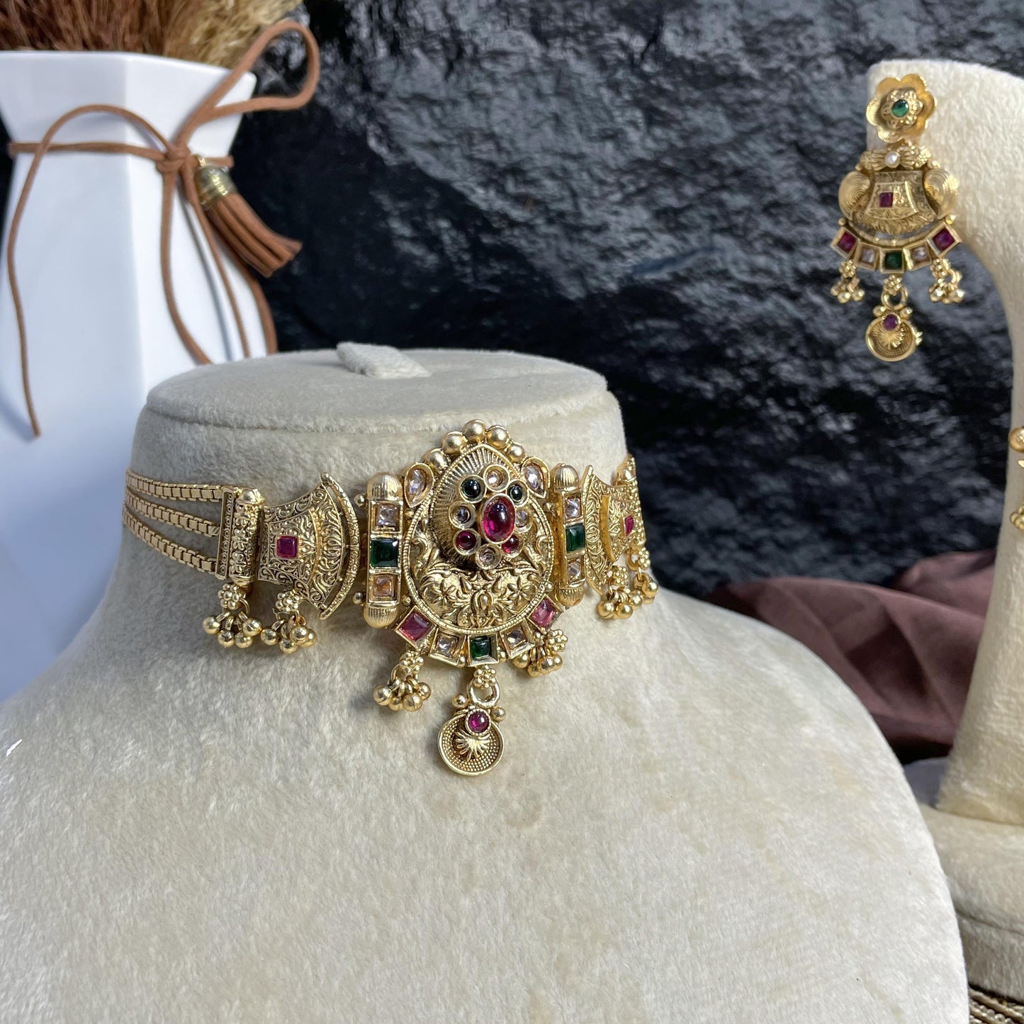 DARBARI MOR RAJWARI CHOKER