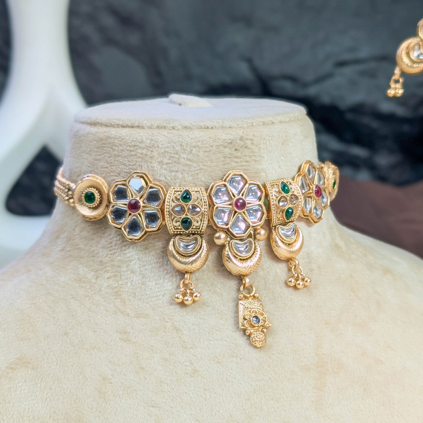 Jharokha-e-khas rajwari choker