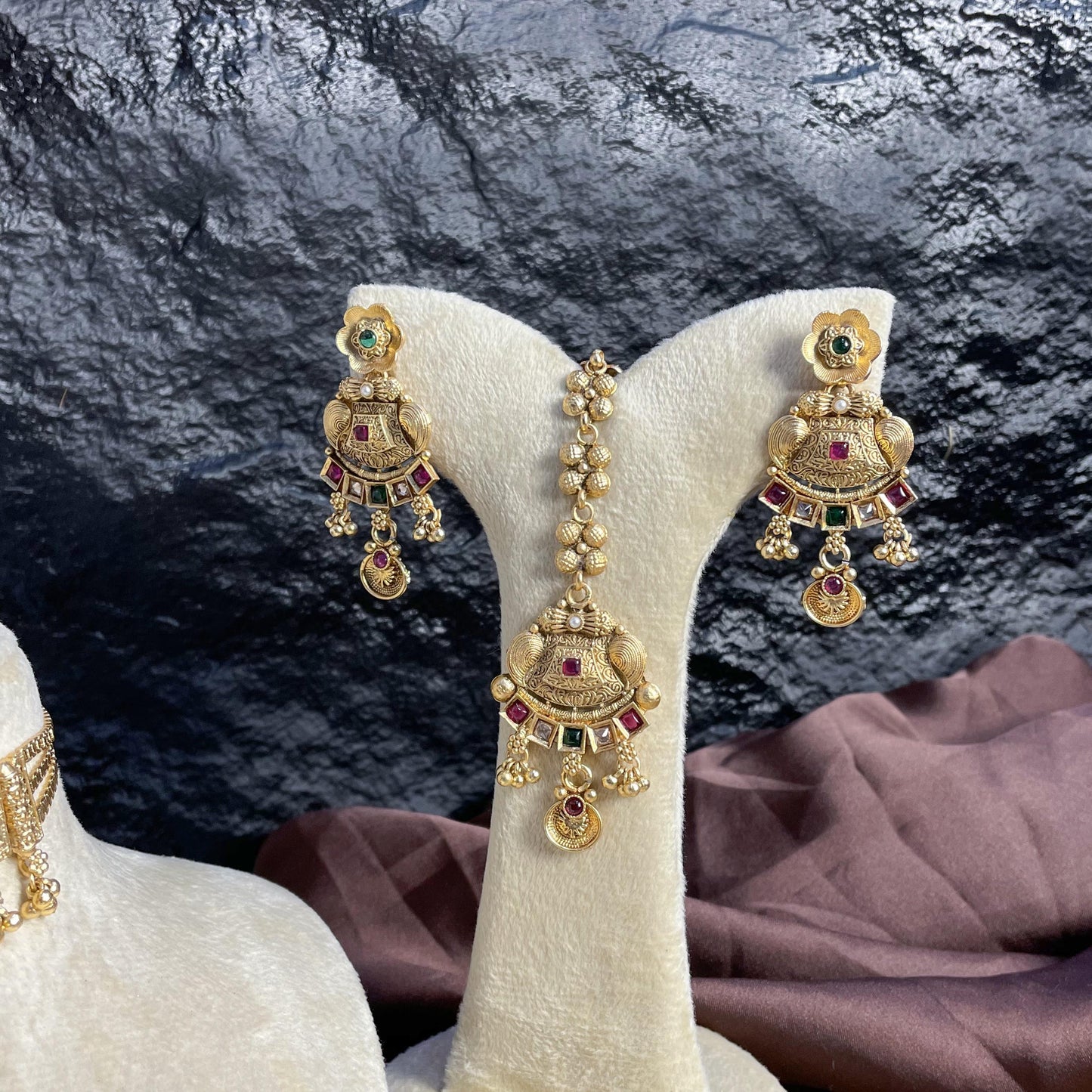 DARBARI MOR RAJWARI CHOKER