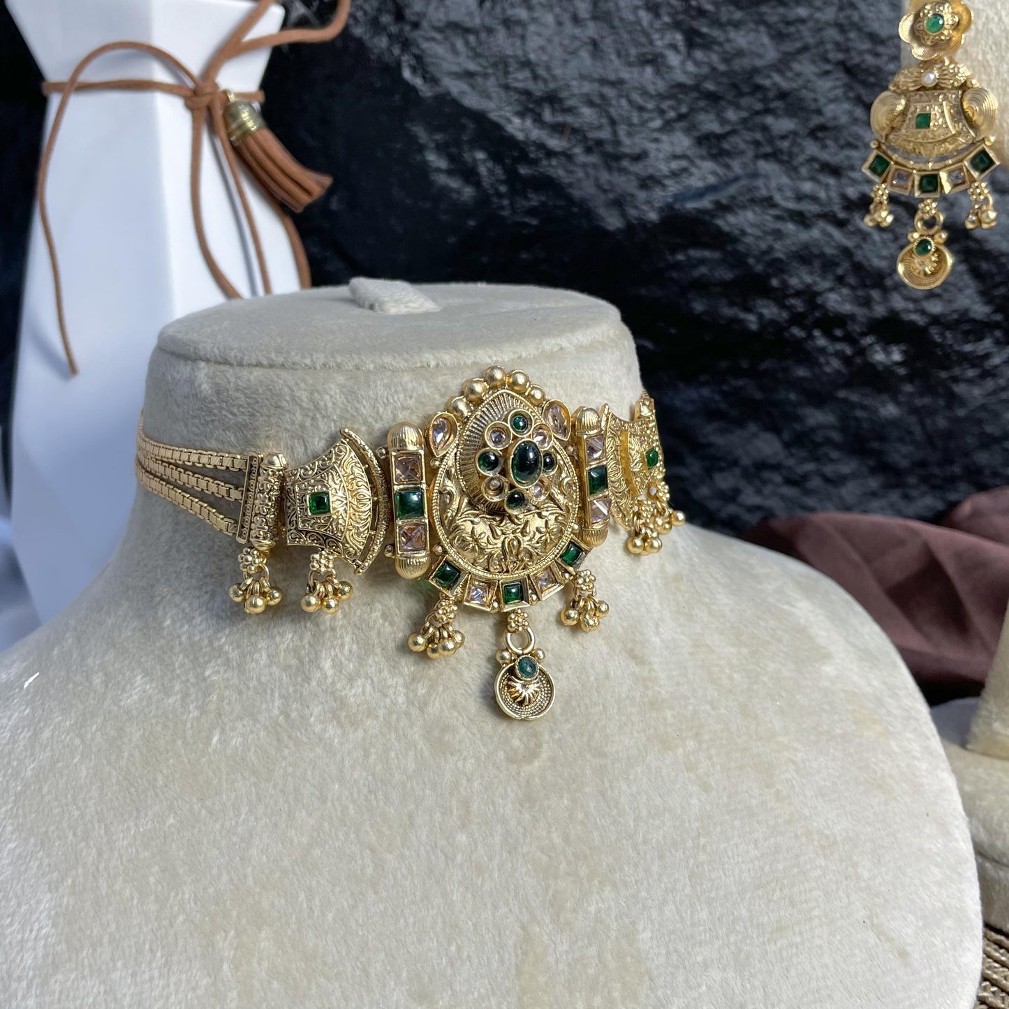 DARBARI MOR RAJWARI CHOKER