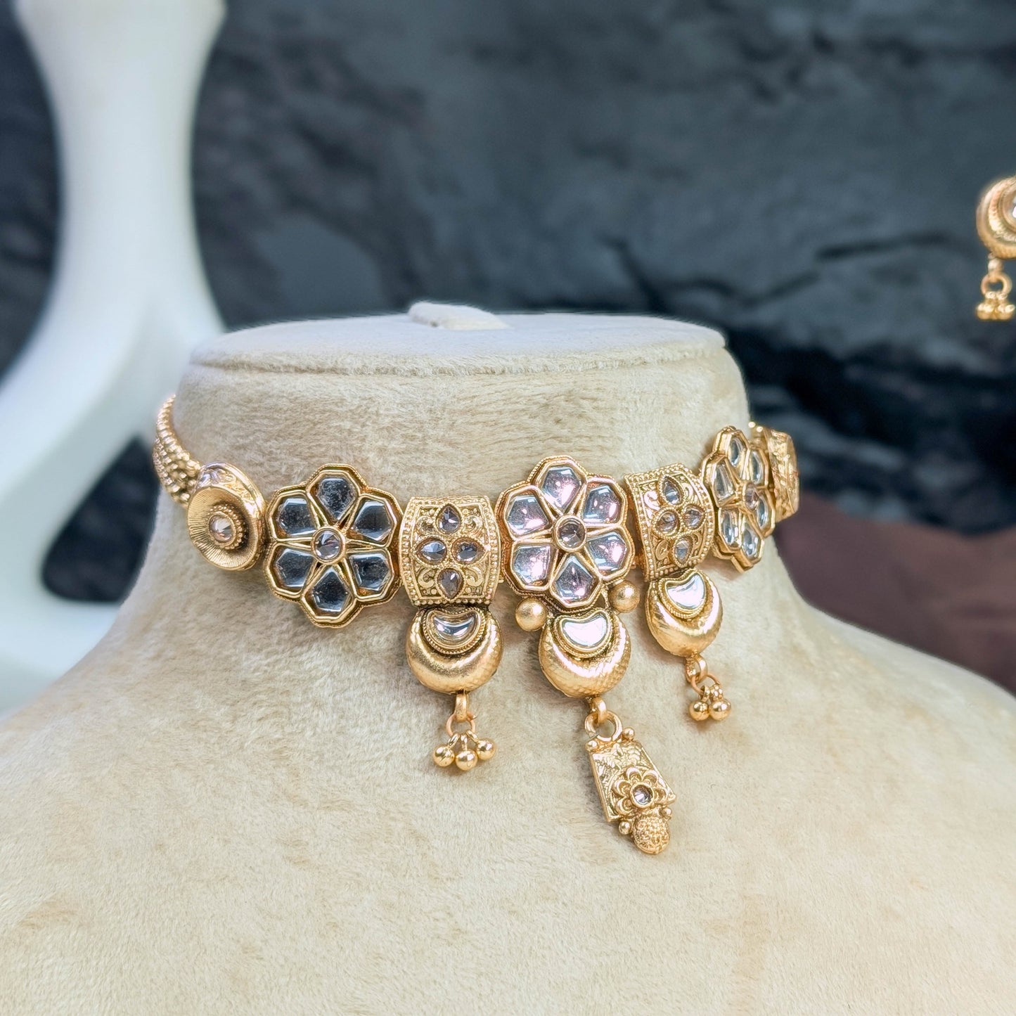 Jharokha-e-khas rajwari choker