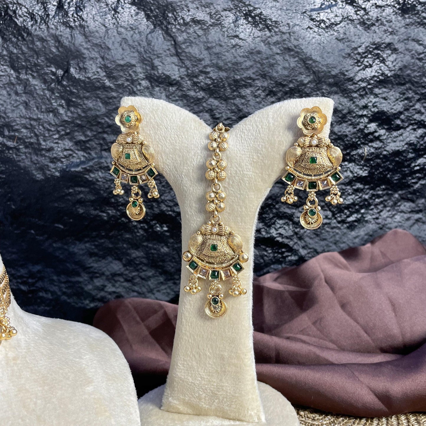 DARBARI MOR RAJWARI CHOKER