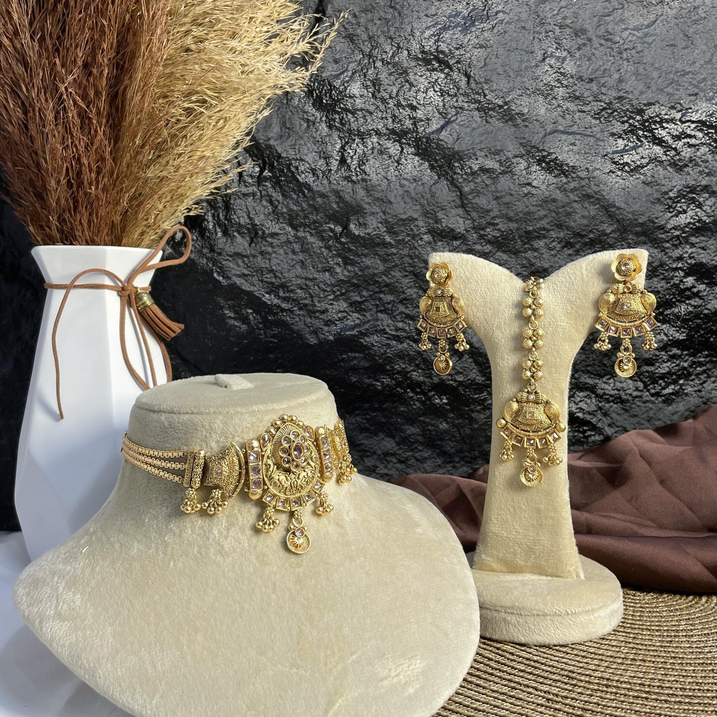 DARBARI MOR RAJWARI CHOKER