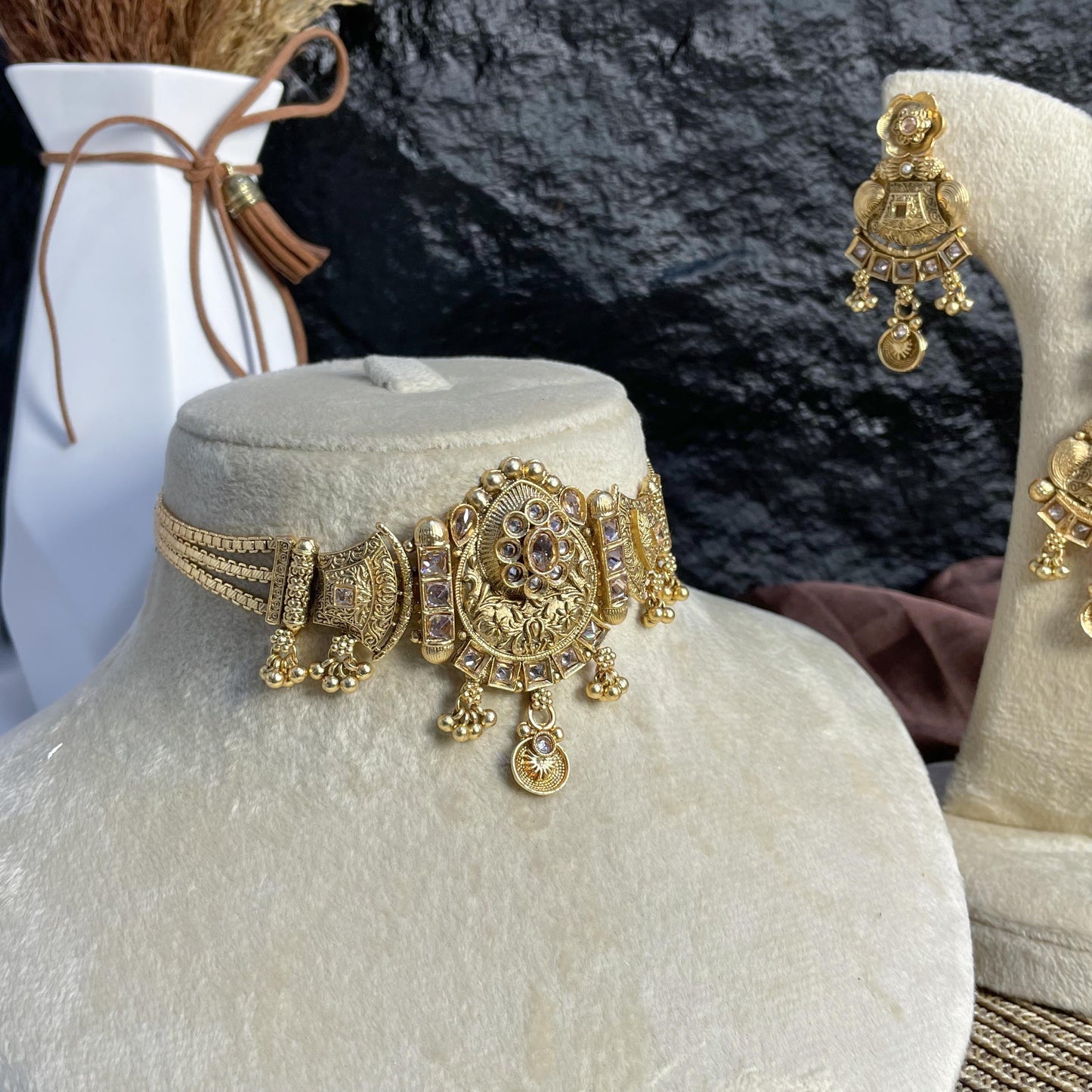DARBARI MOR RAJWARI CHOKER