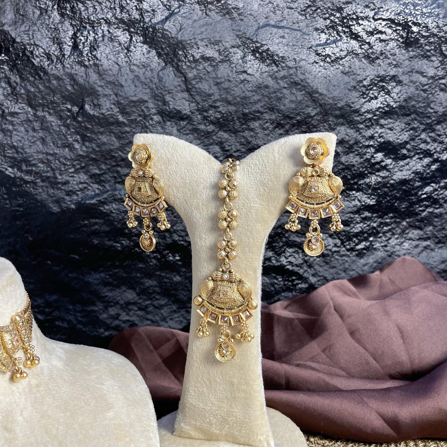 DARBARI MOR RAJWARI CHOKER