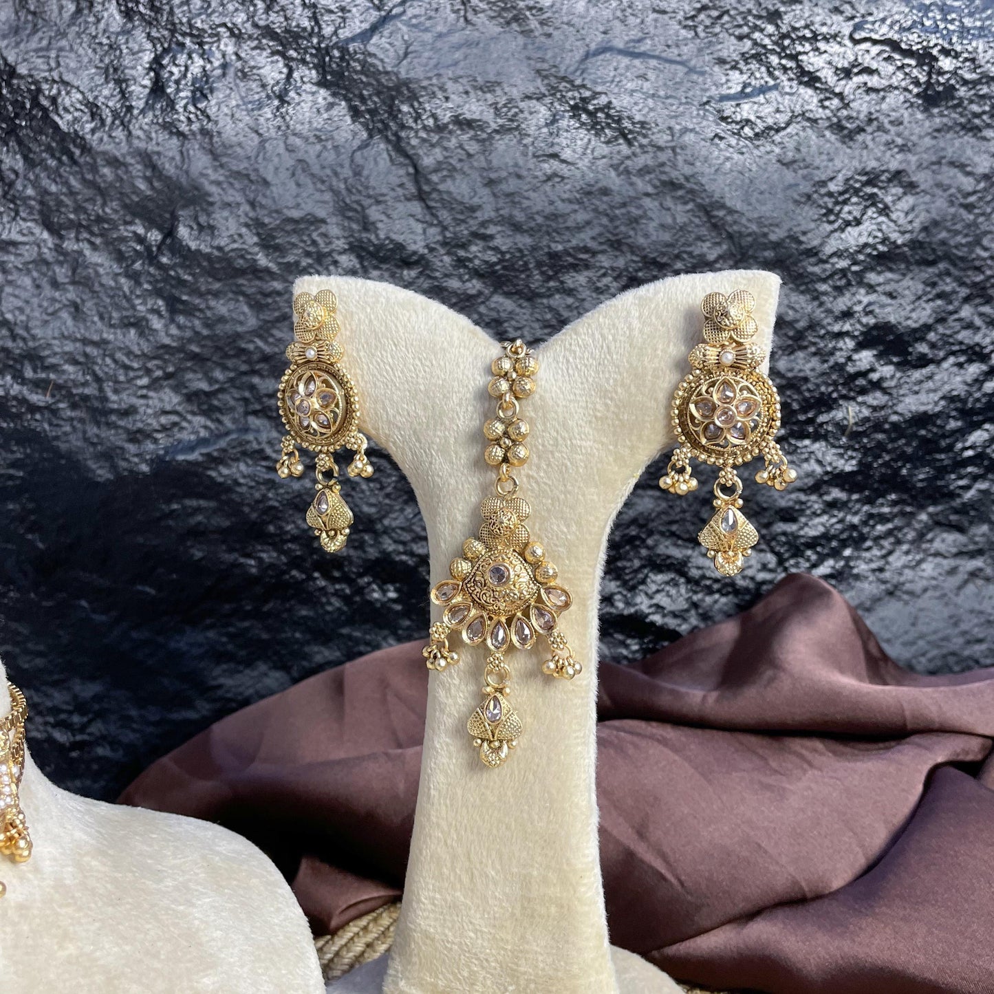 SHAHI HEXA RAJWARI CHOKER