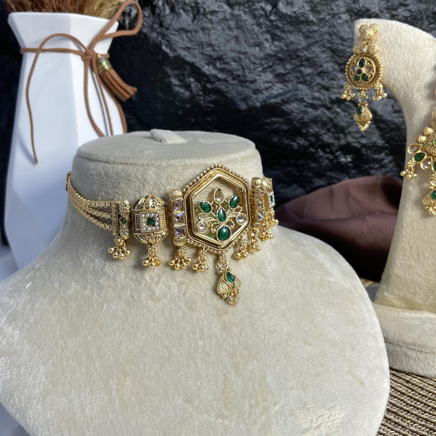 SHAHI HEXA RAJWARI CHOKER