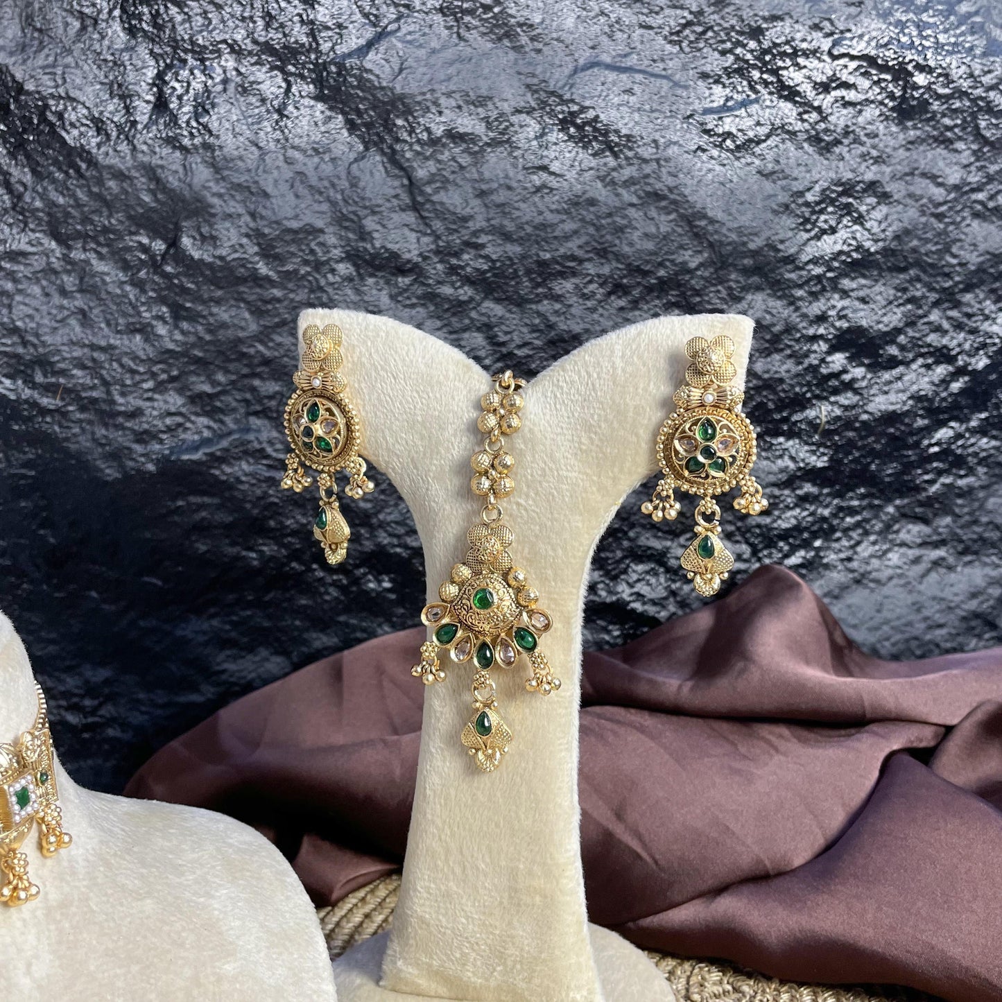 SHAHI HEXA RAJWARI CHOKER