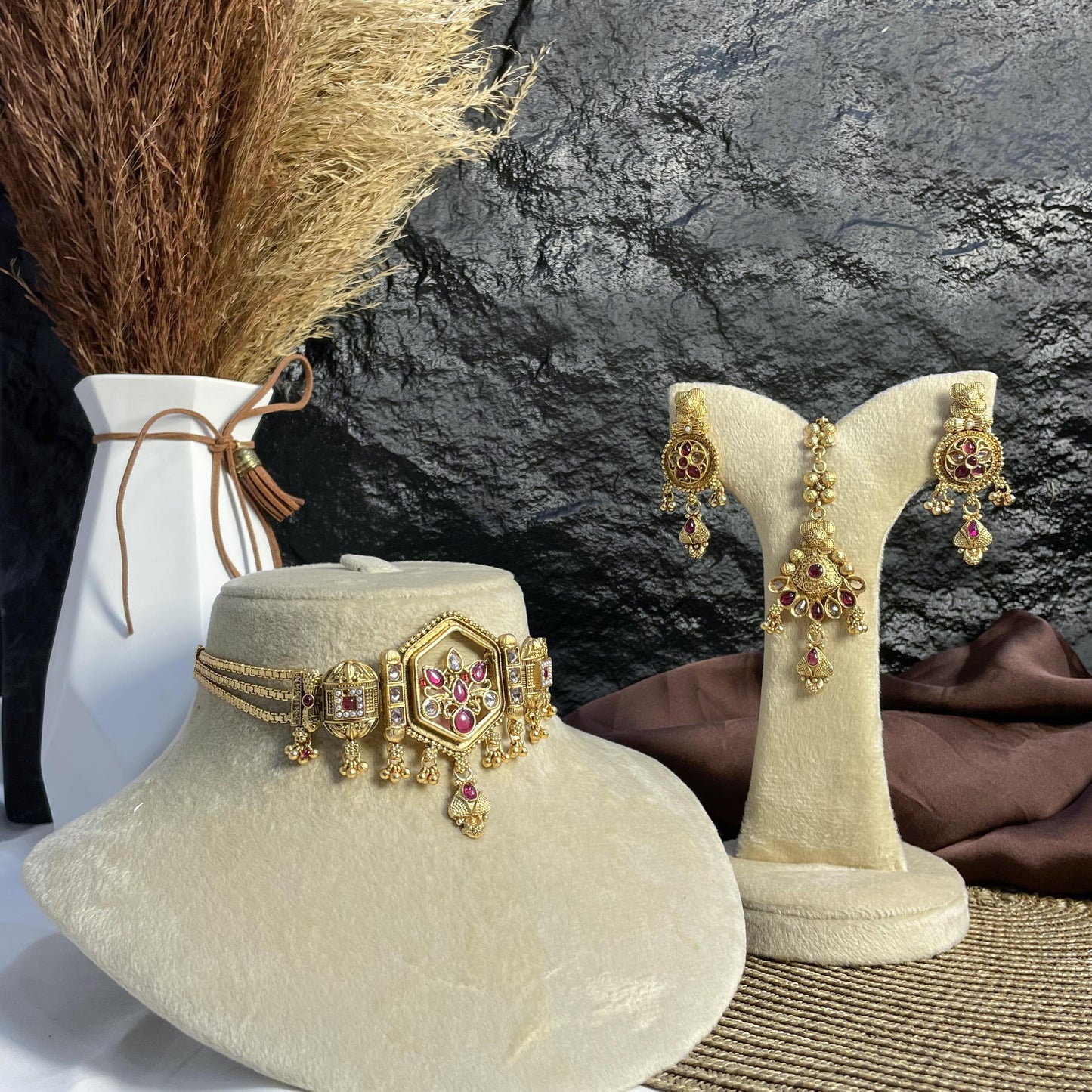 SHAHI HEXA RAJWARI CHOKER