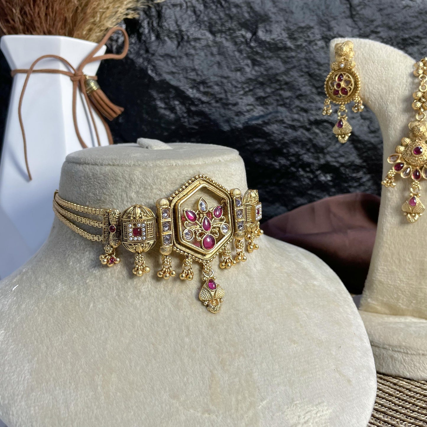 SHAHI HEXA RAJWARI CHOKER