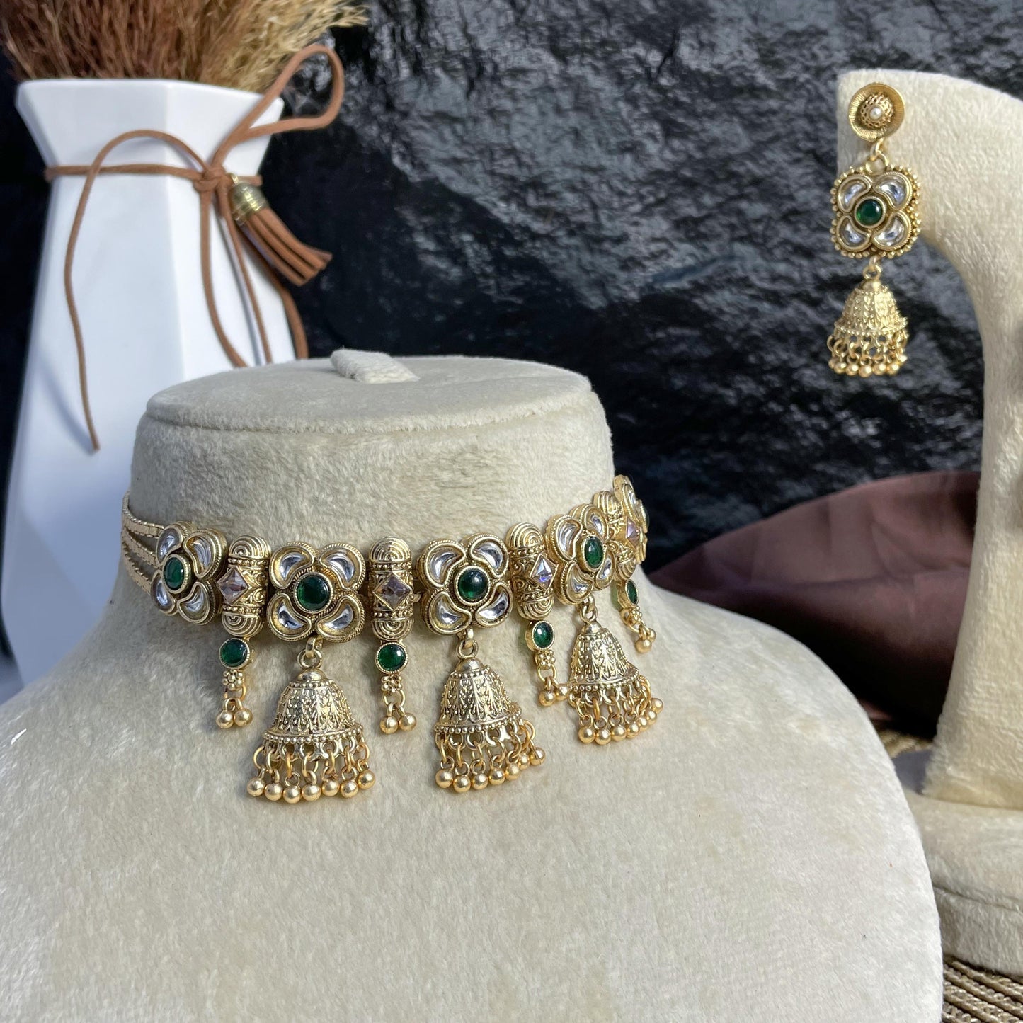 JHUMKA-GUL RAJWARI CHOKER