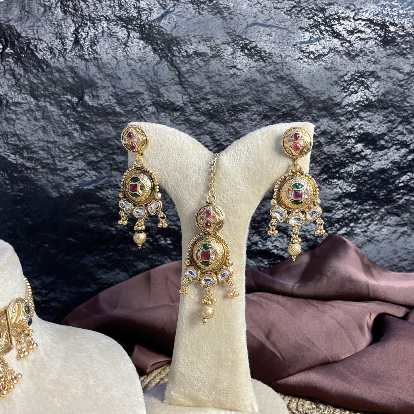 NOOR-E-DARBAR RAJWARI CHOKER