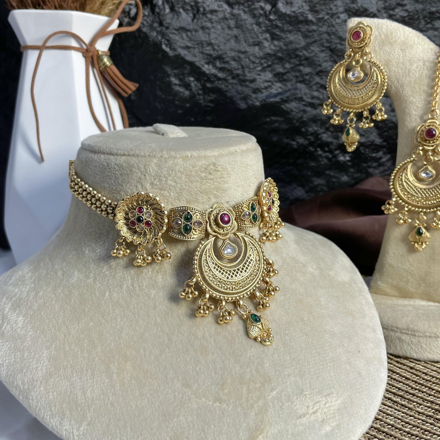 CHAND-BALI DARBAR RAJWARI CHOKER