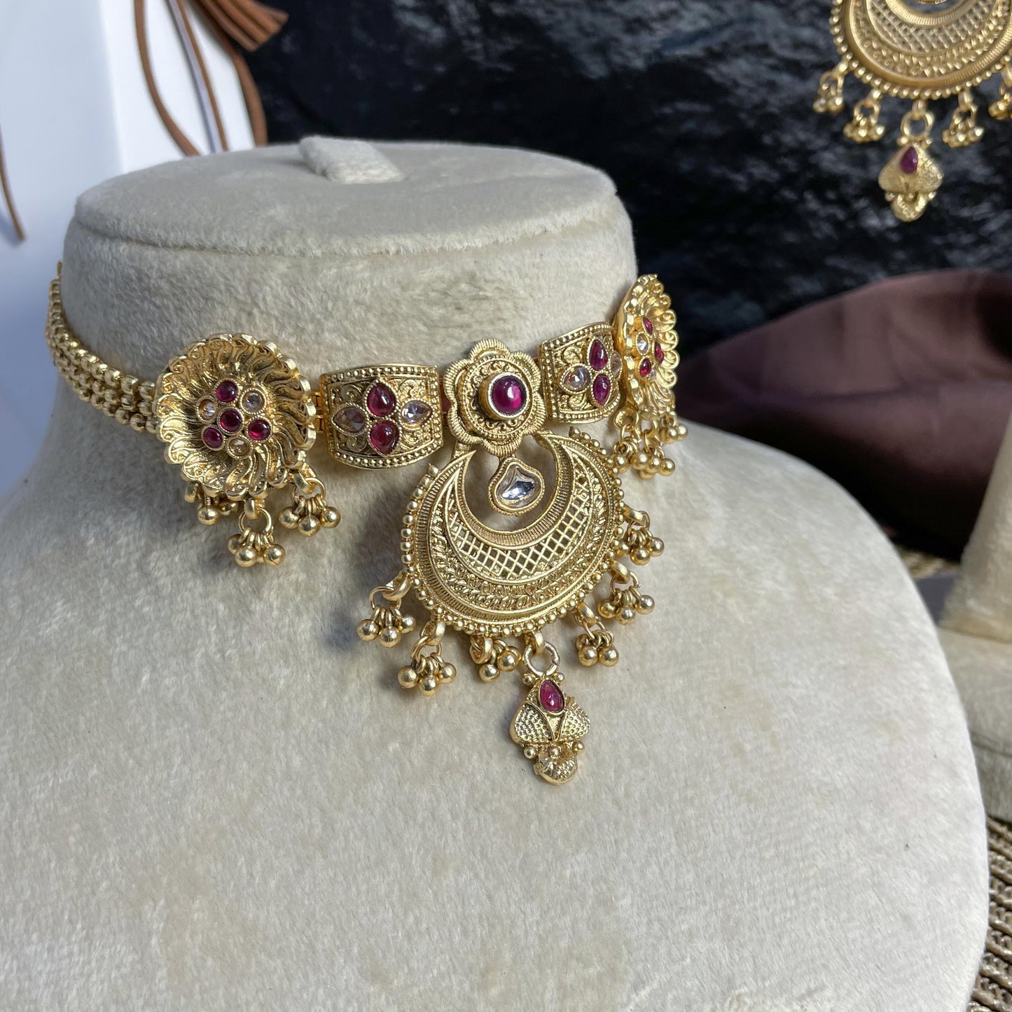CHAND-BALI DARBAR RAJWARI CHOKER