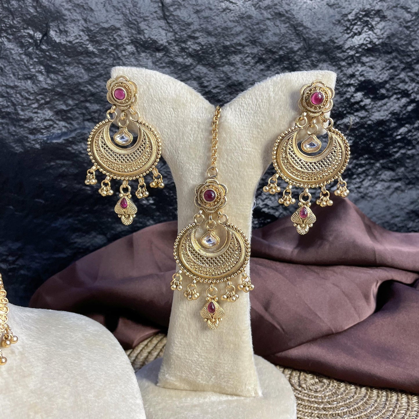 CHAND-BALI DARBAR RAJWARI CHOKER