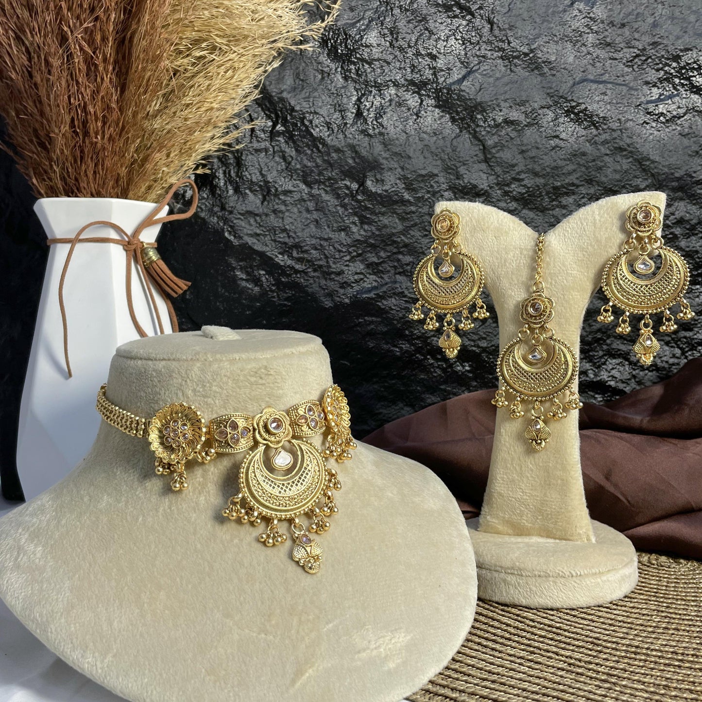 CHAND-BALI DARBAR RAJWARI CHOKER