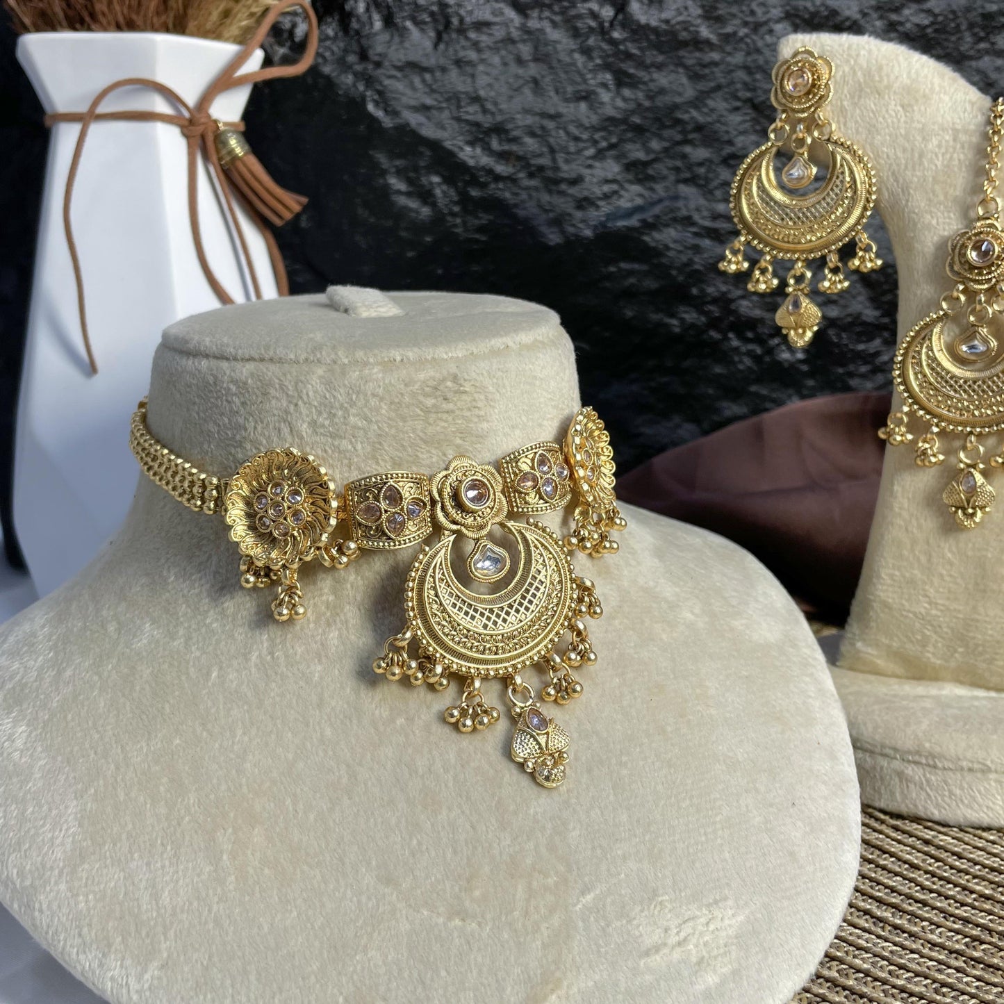 CHAND-BALI DARBAR RAJWARI CHOKER