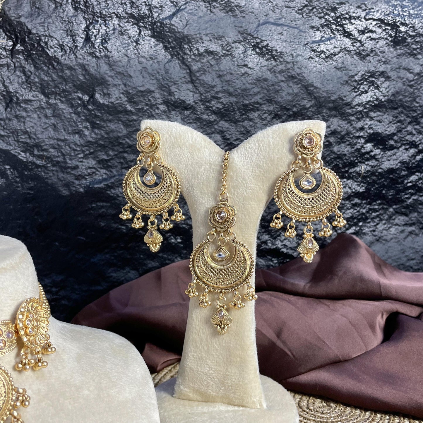 CHAND-BALI DARBAR RAJWARI CHOKER
