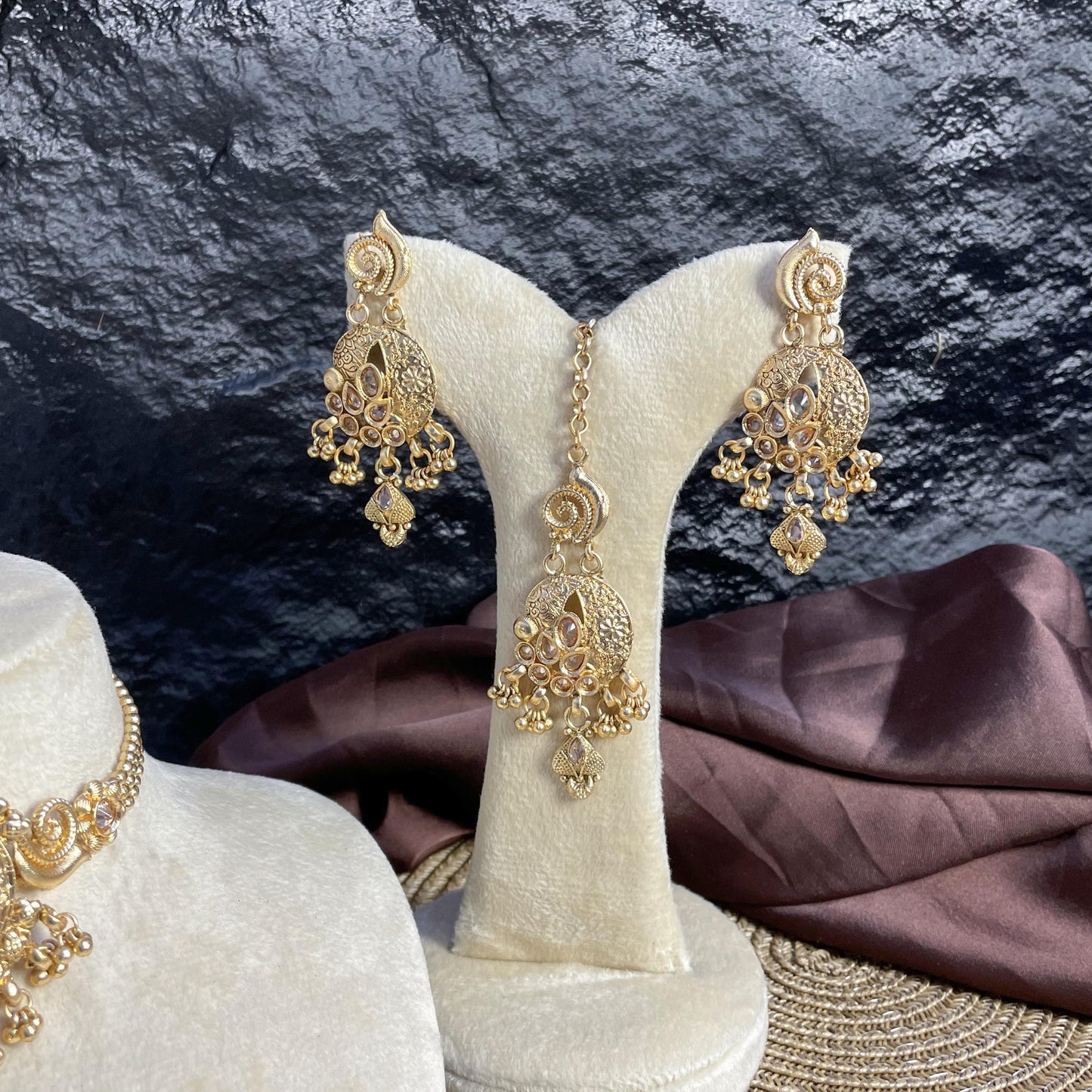 MAYUR-SHIKHA RAJWARI CHOKER
