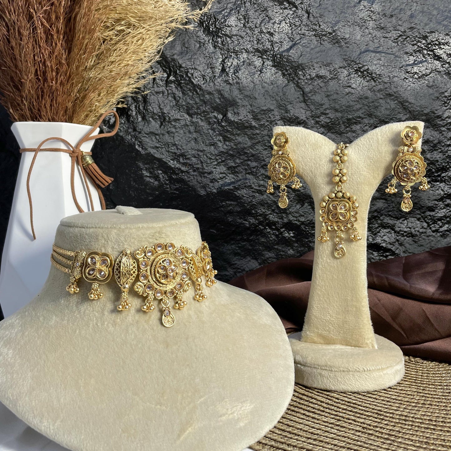 GUL-E-RAJWARI CHOKER