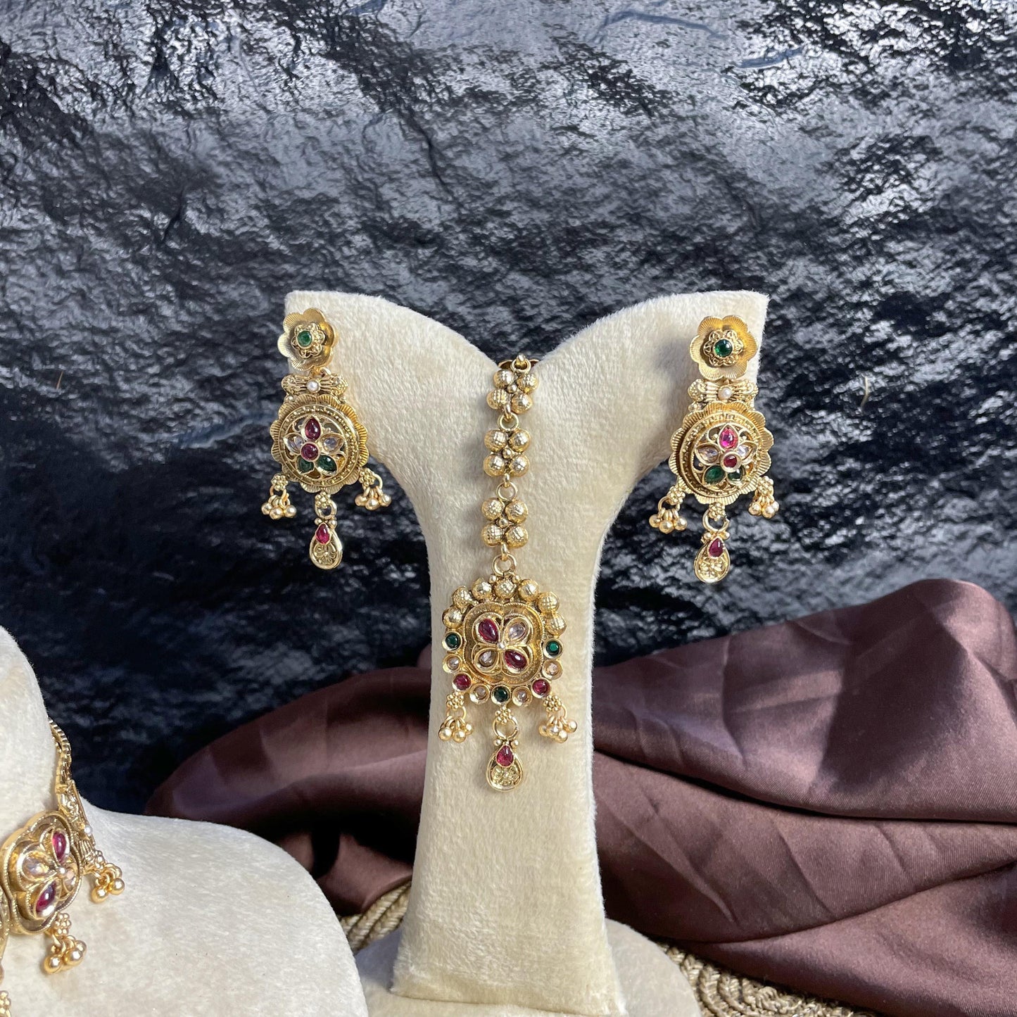 GUL-E-RAJWARI CHOKER