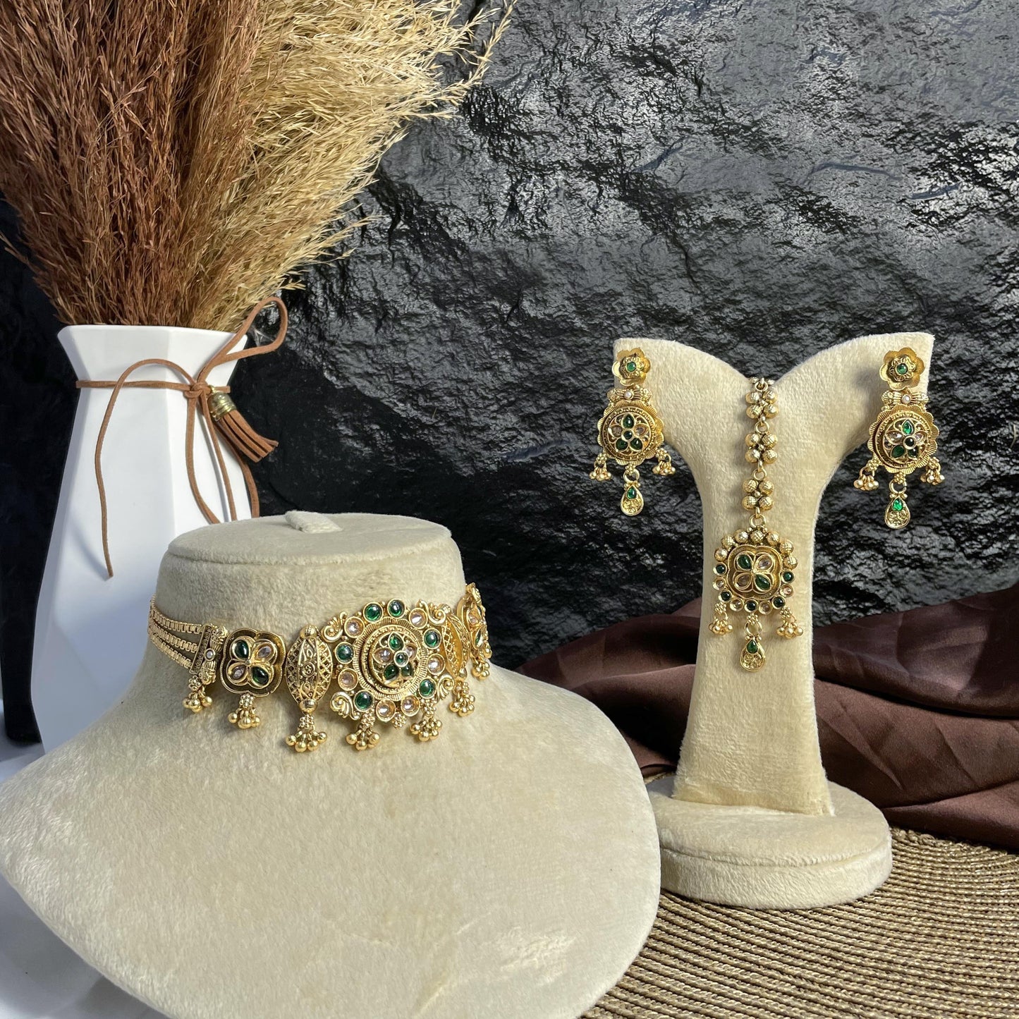 GUL-E-RAJWARI CHOKER