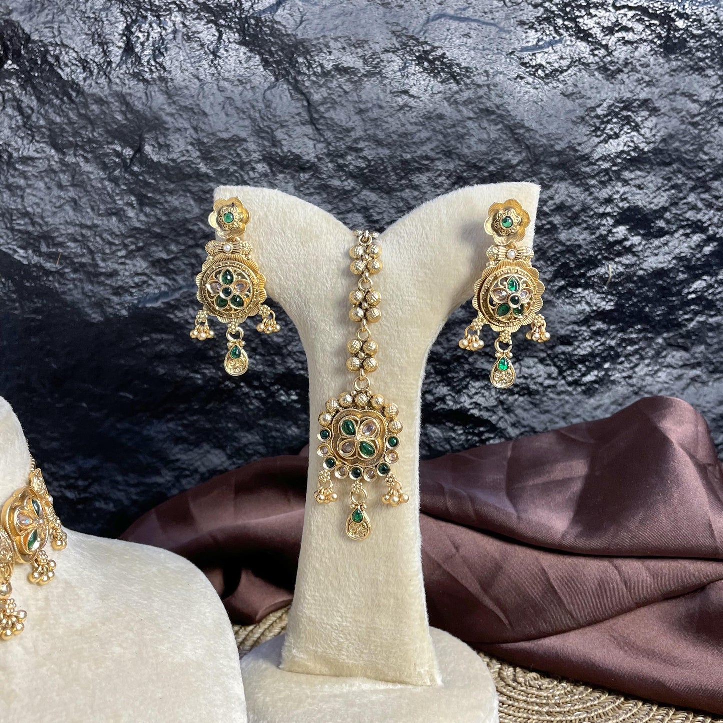 GUL-E-RAJWARI CHOKER