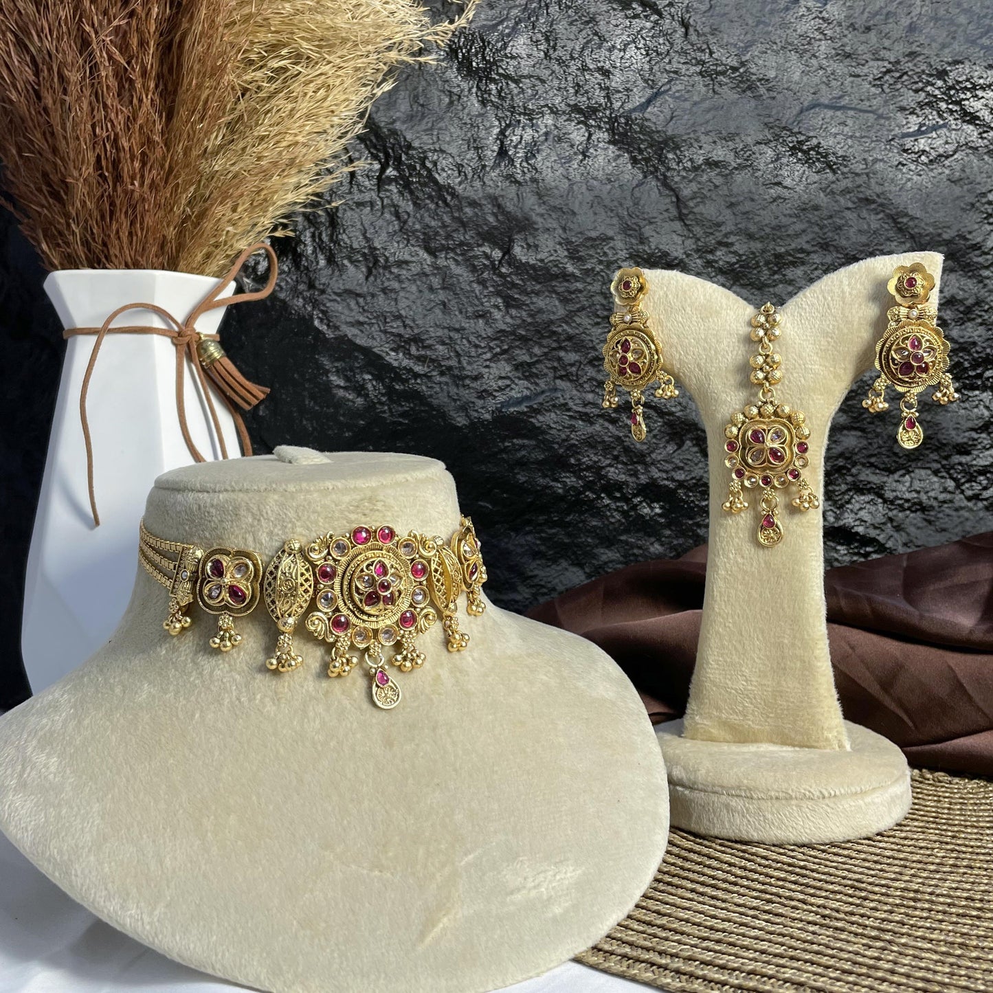 GUL-E-RAJWARI CHOKER