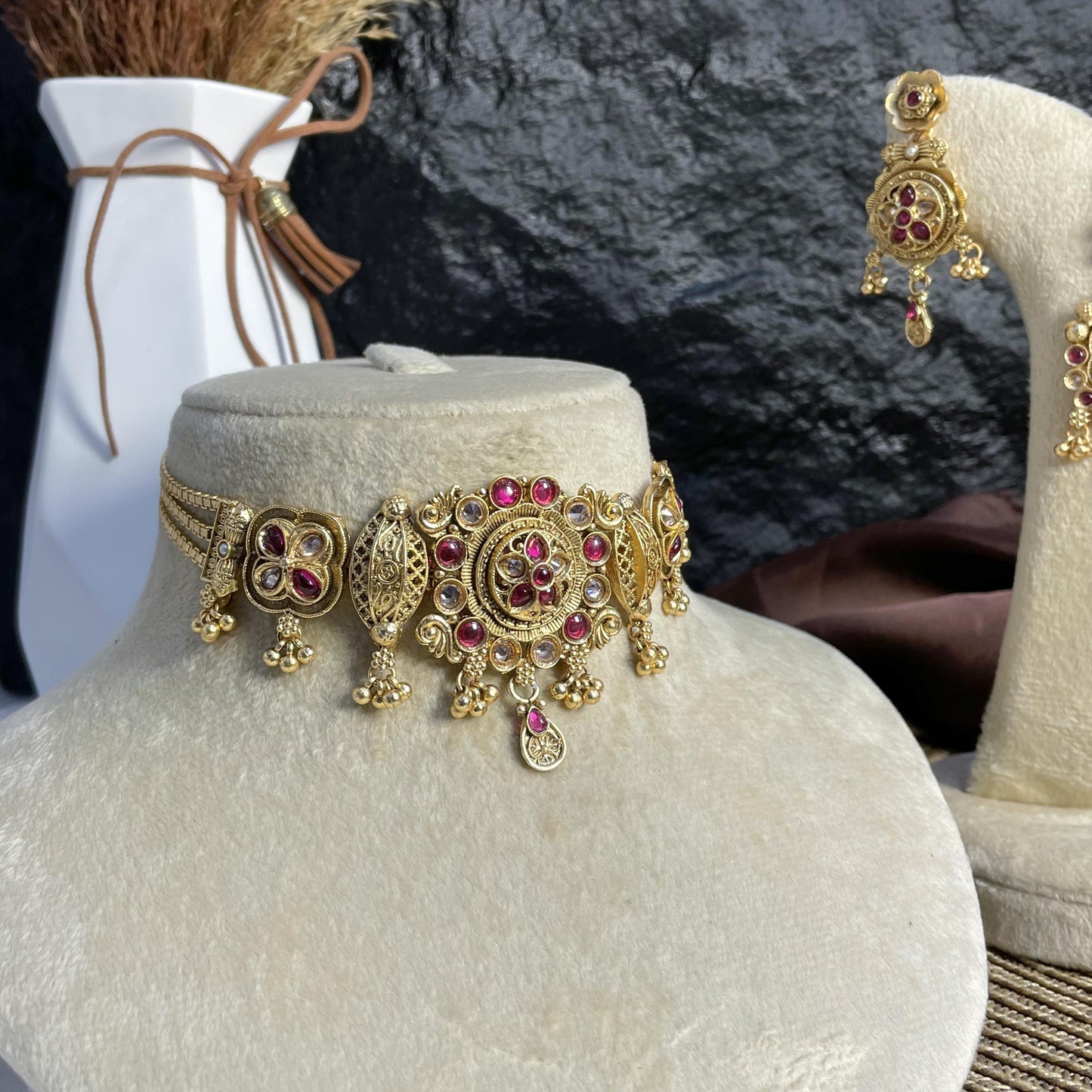 GUL-E-RAJWARI CHOKER