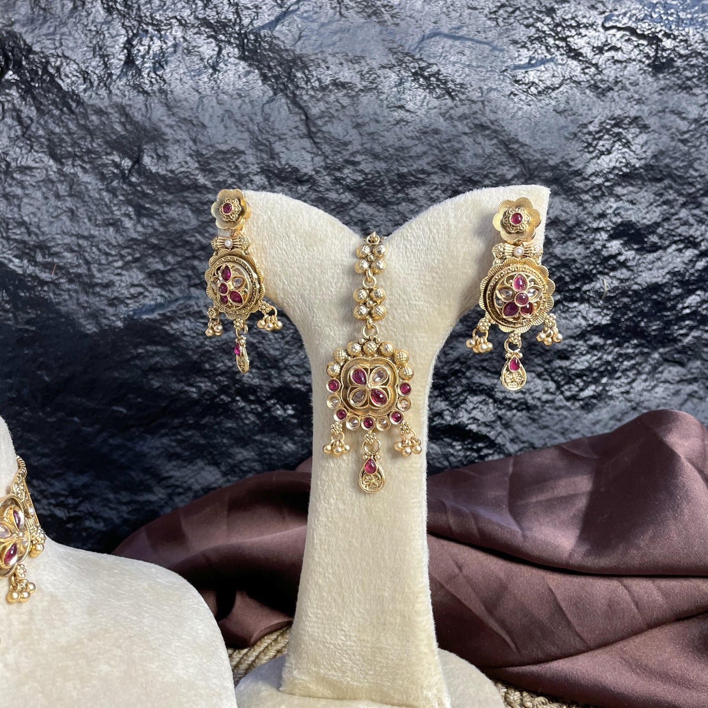 GUL-E-RAJWARI CHOKER