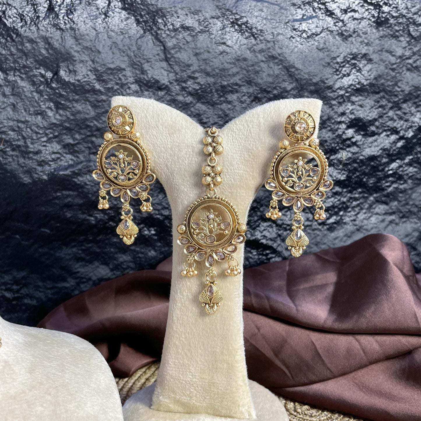 DARBARI JHAROKHA RAJWARI CHOKER
