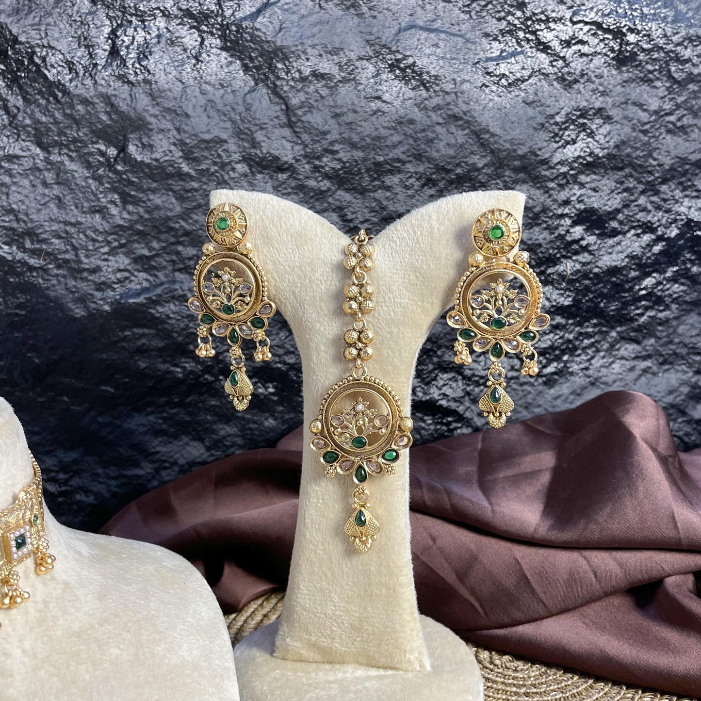 DARBARI JHAROKHA RAJWARI CHOKER
