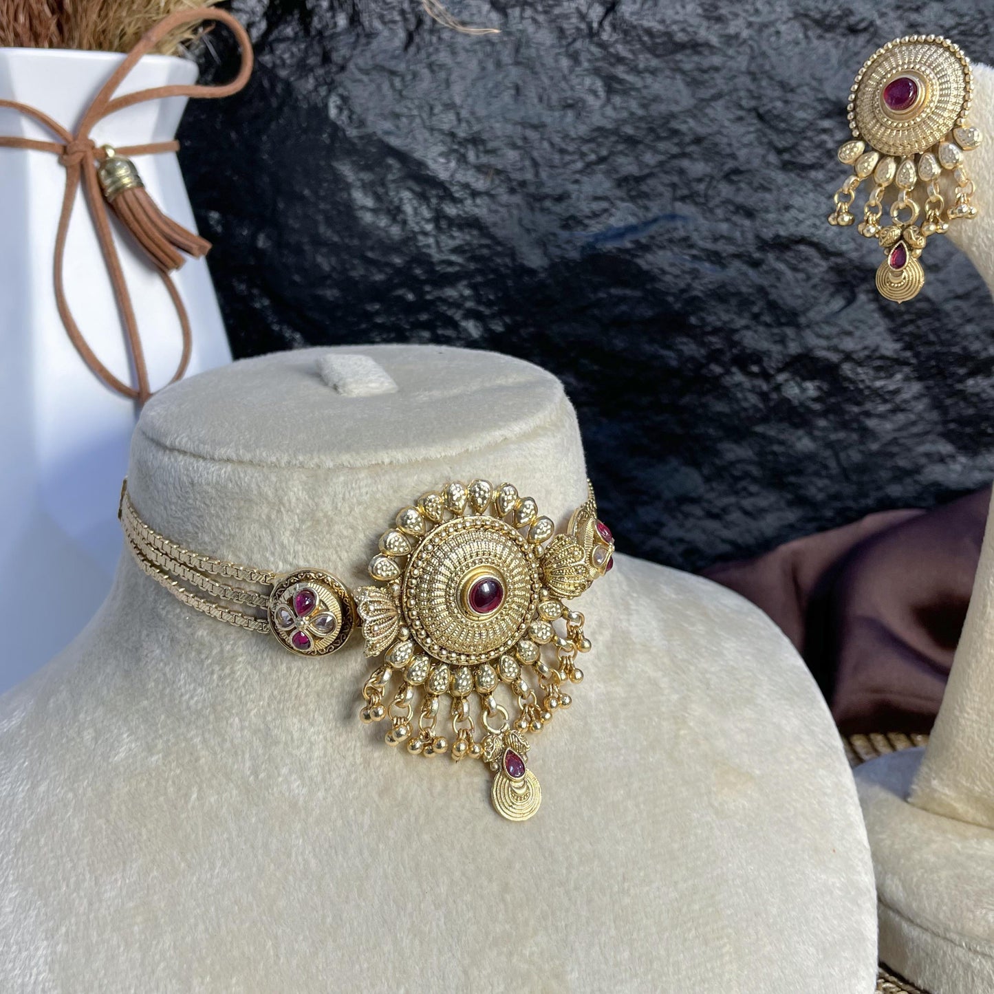 SHAHZADI RAJWARI CHOKER