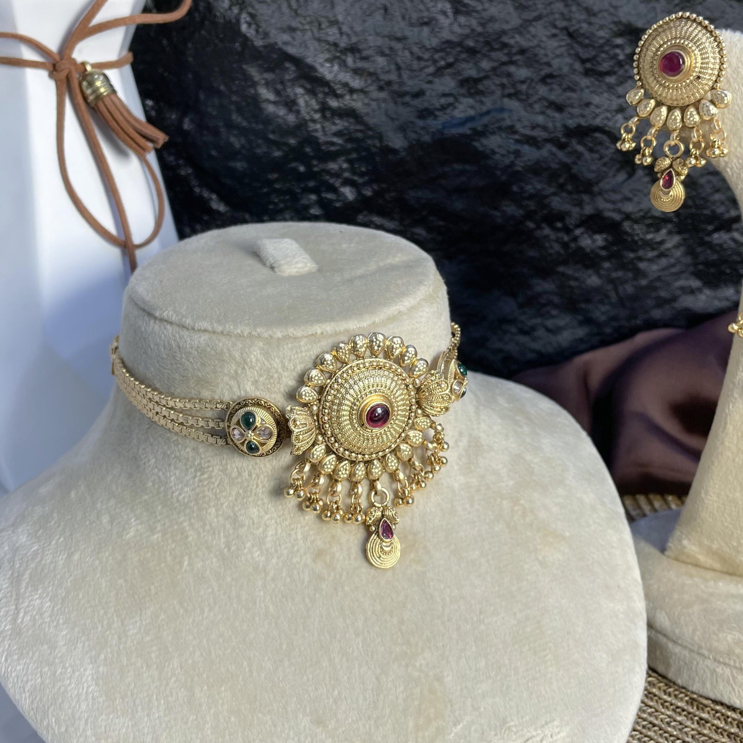 SHAHZADI RAJWARI CHOKER