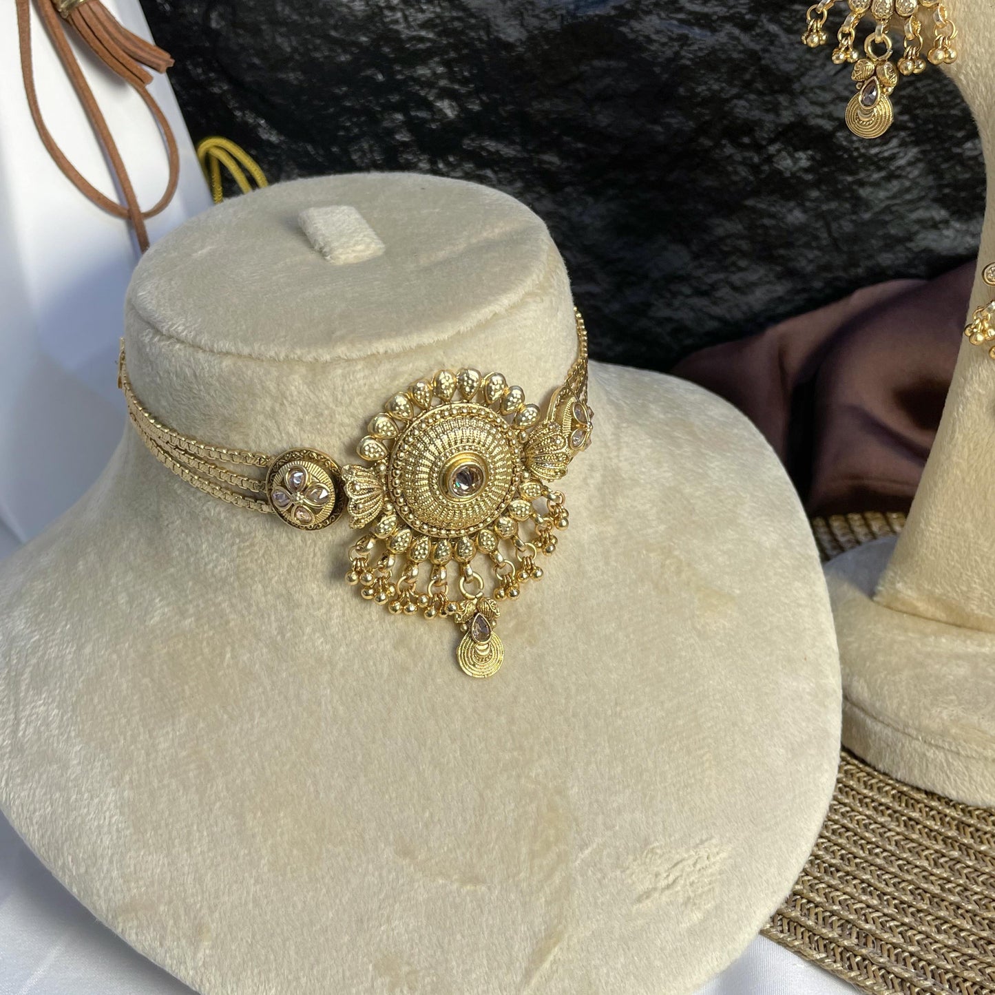 SHAHZADI RAJWARI CHOKER