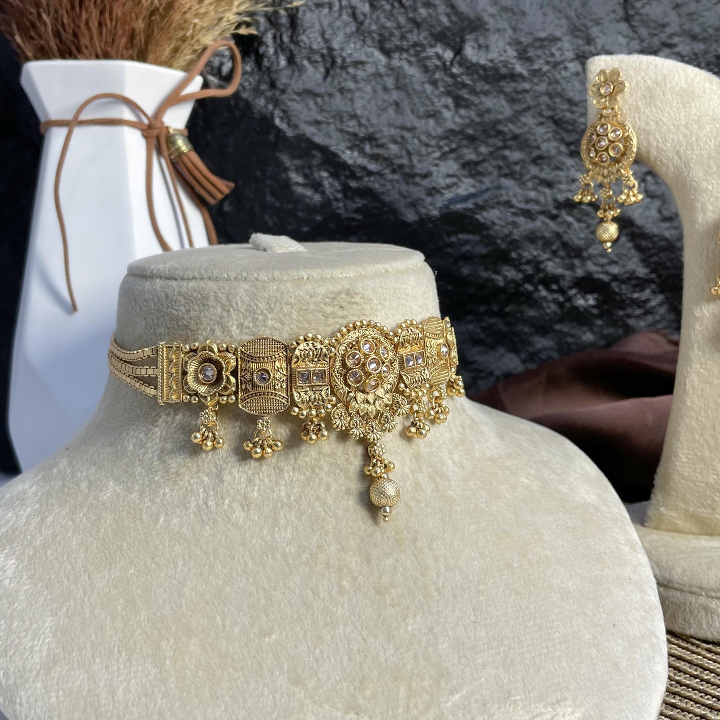 SURAJ-MUKHI RAJWARI CHOKER