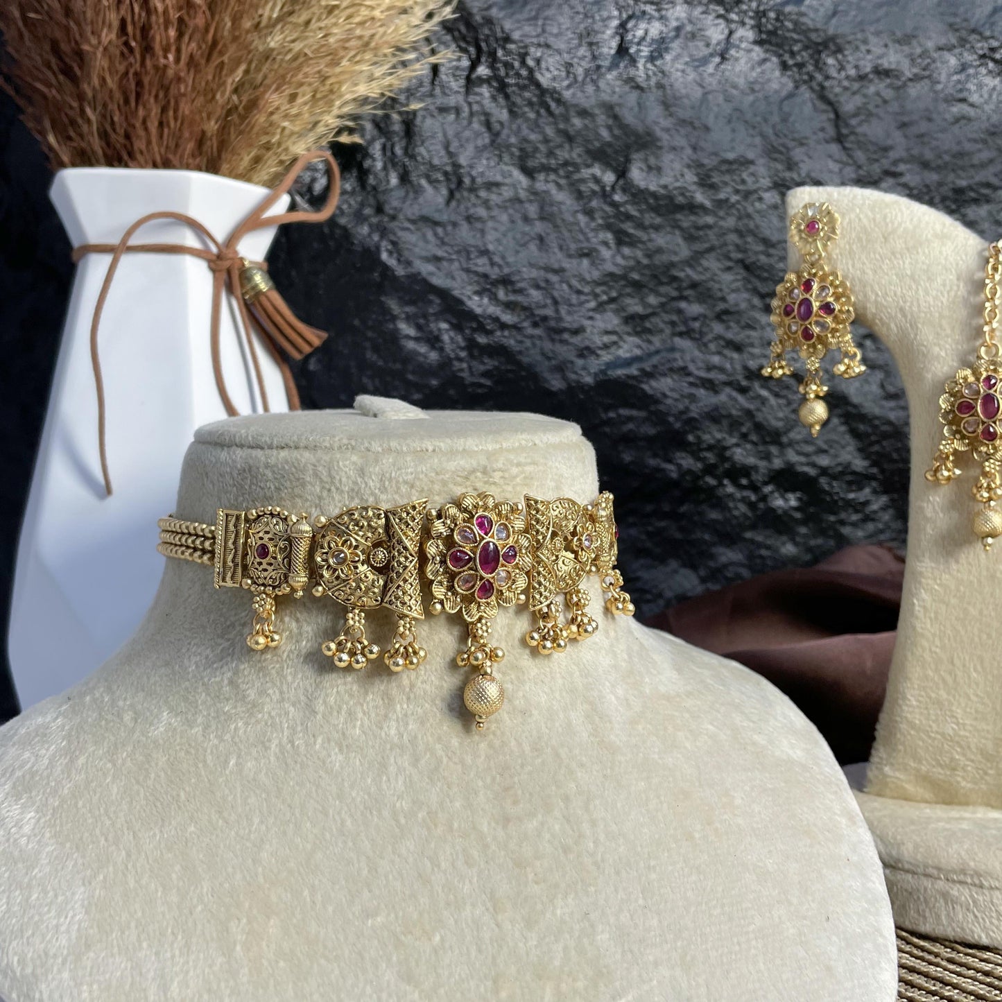 KANWAL-KALI RAJWARI CHOKER