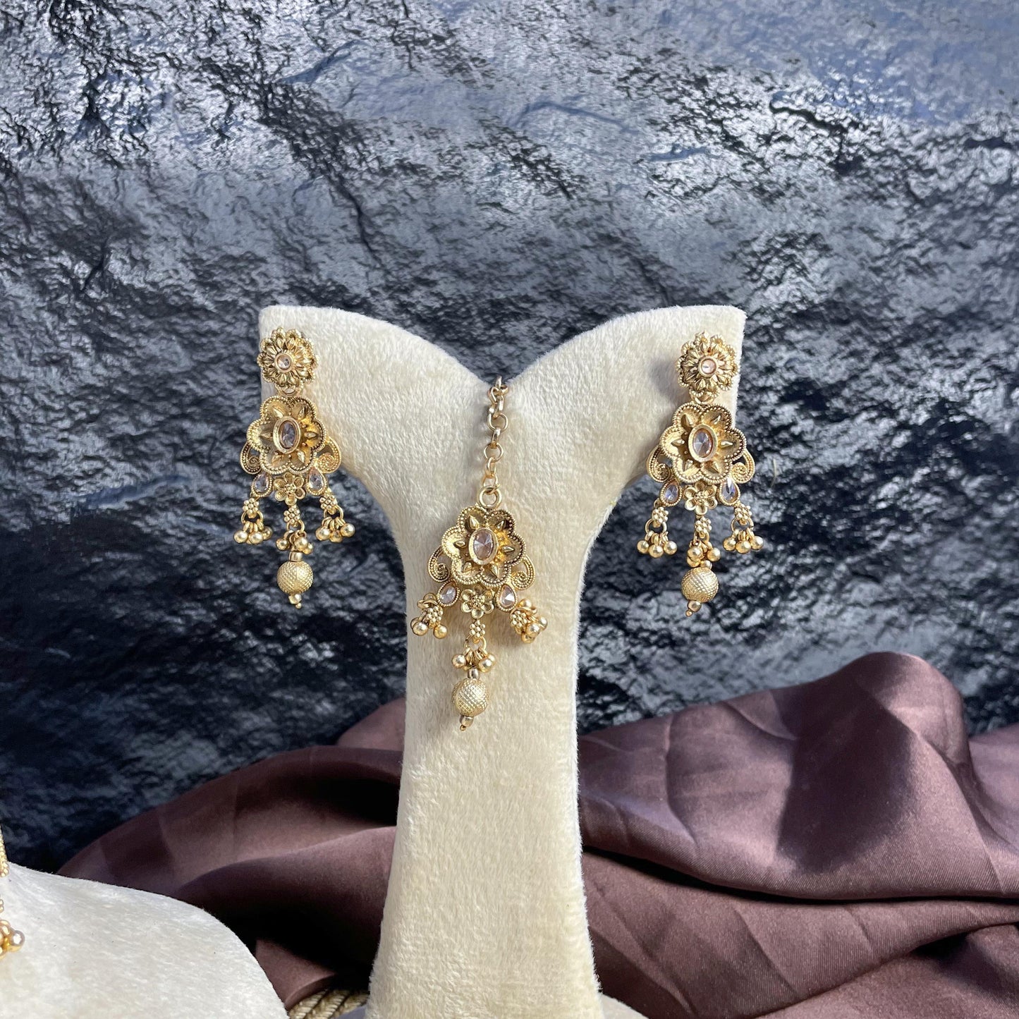 MOTI-GULAB RAJWARI CHOKER
